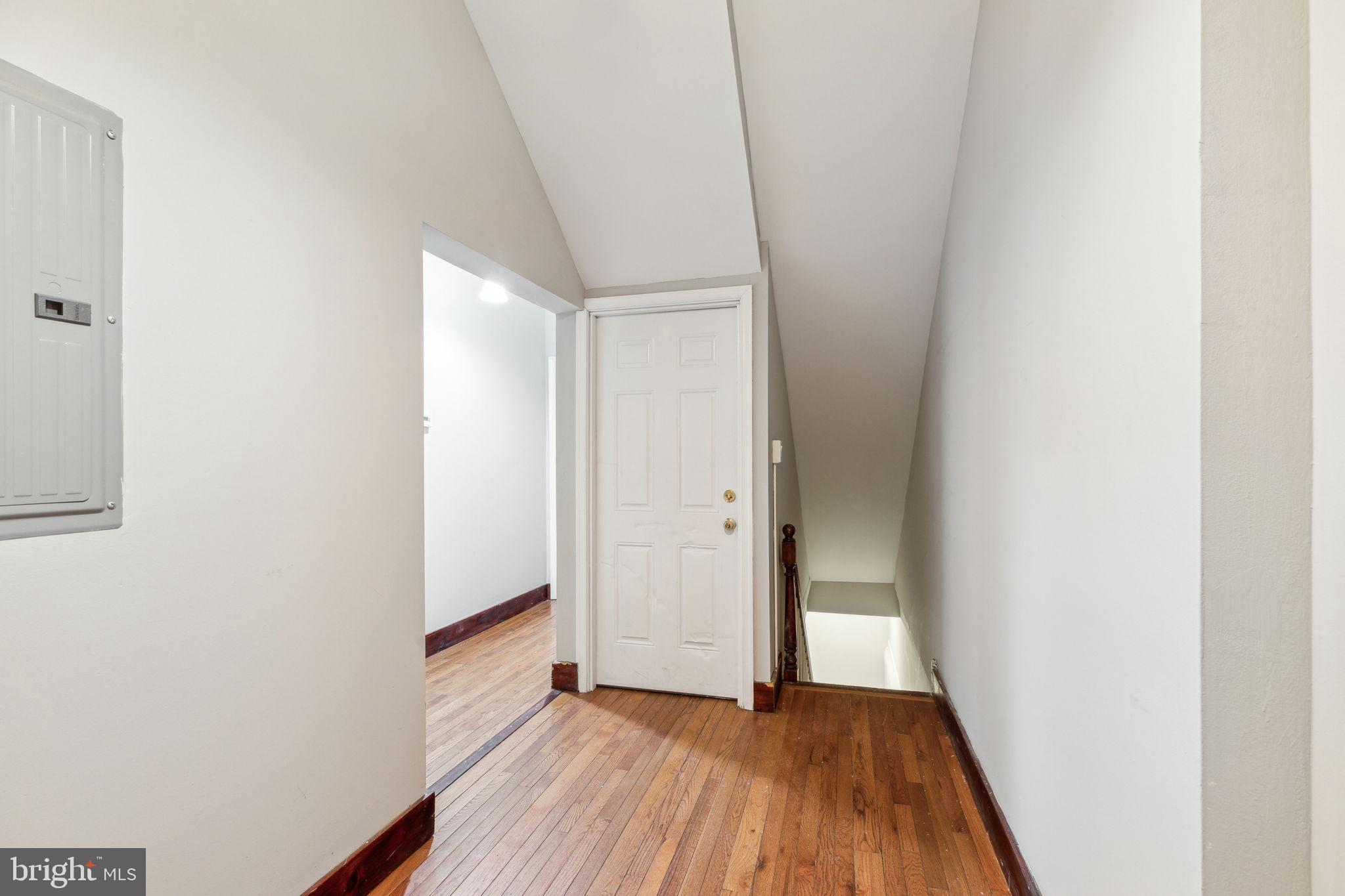 UNIVERSITY CITY - Residential Income