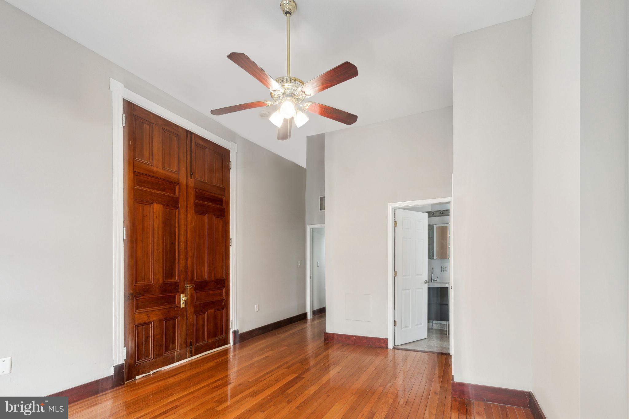 UNIVERSITY CITY - Residential Income