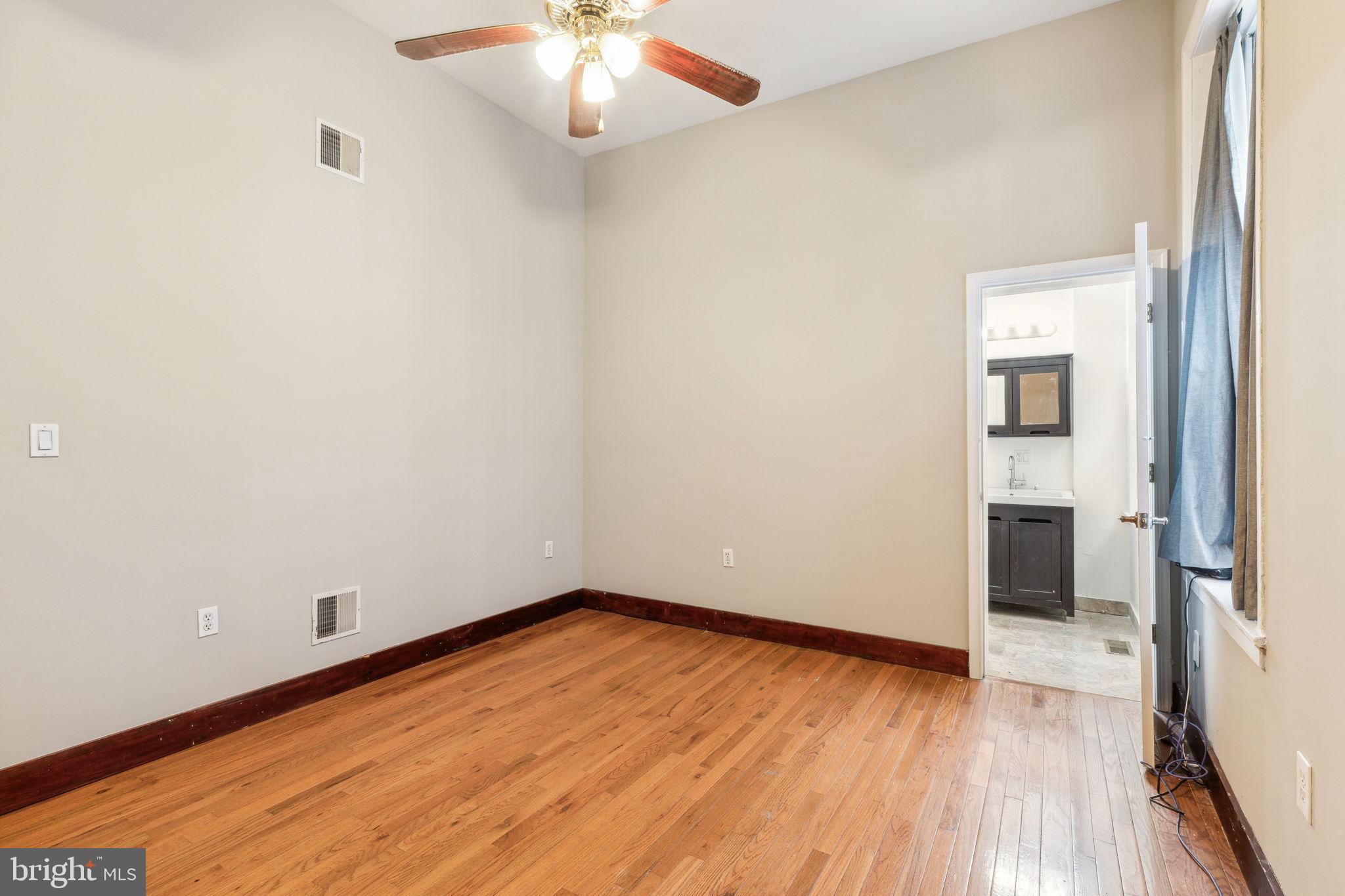 UNIVERSITY CITY - Residential Income