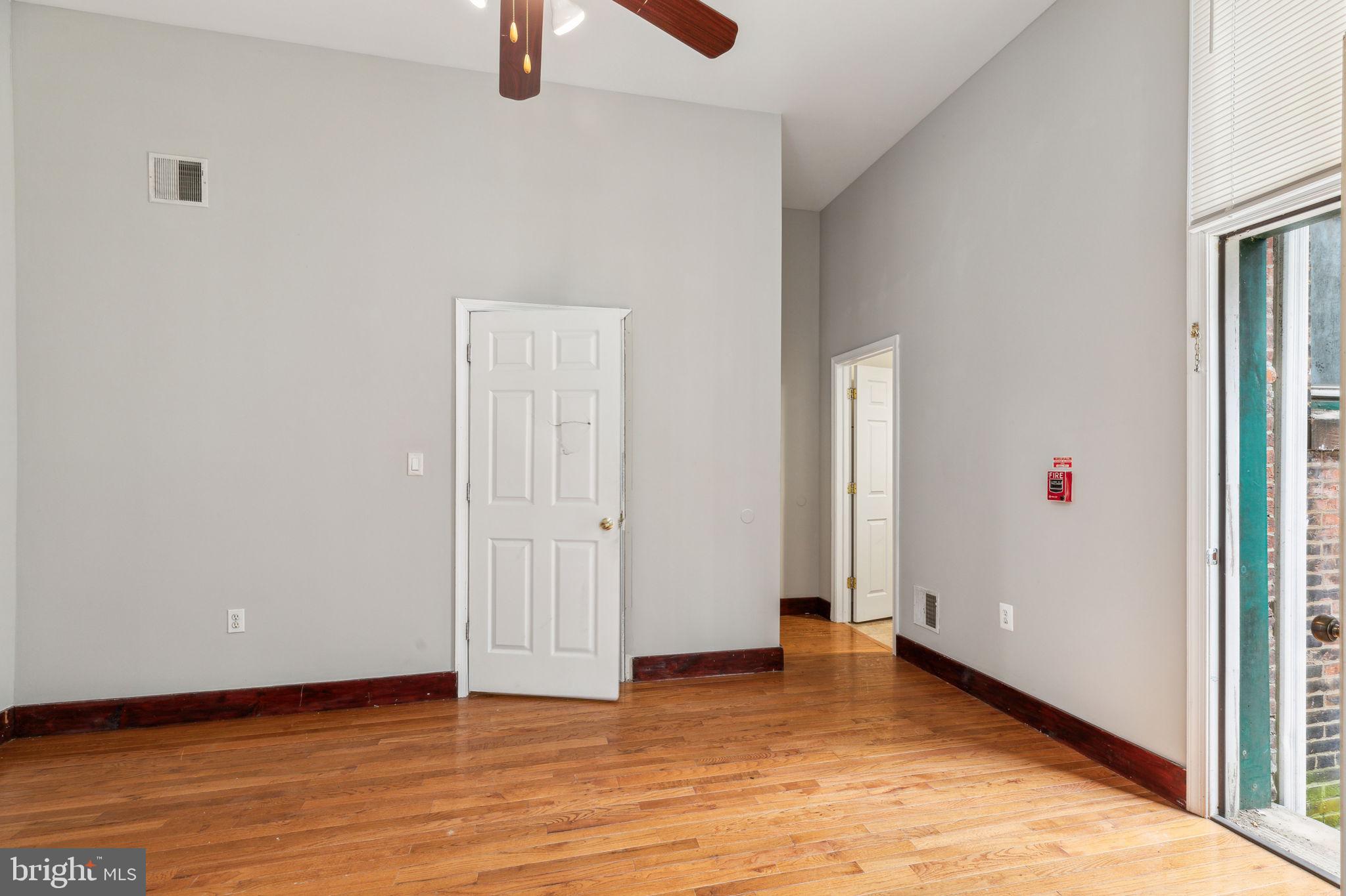 UNIVERSITY CITY - Residential Income