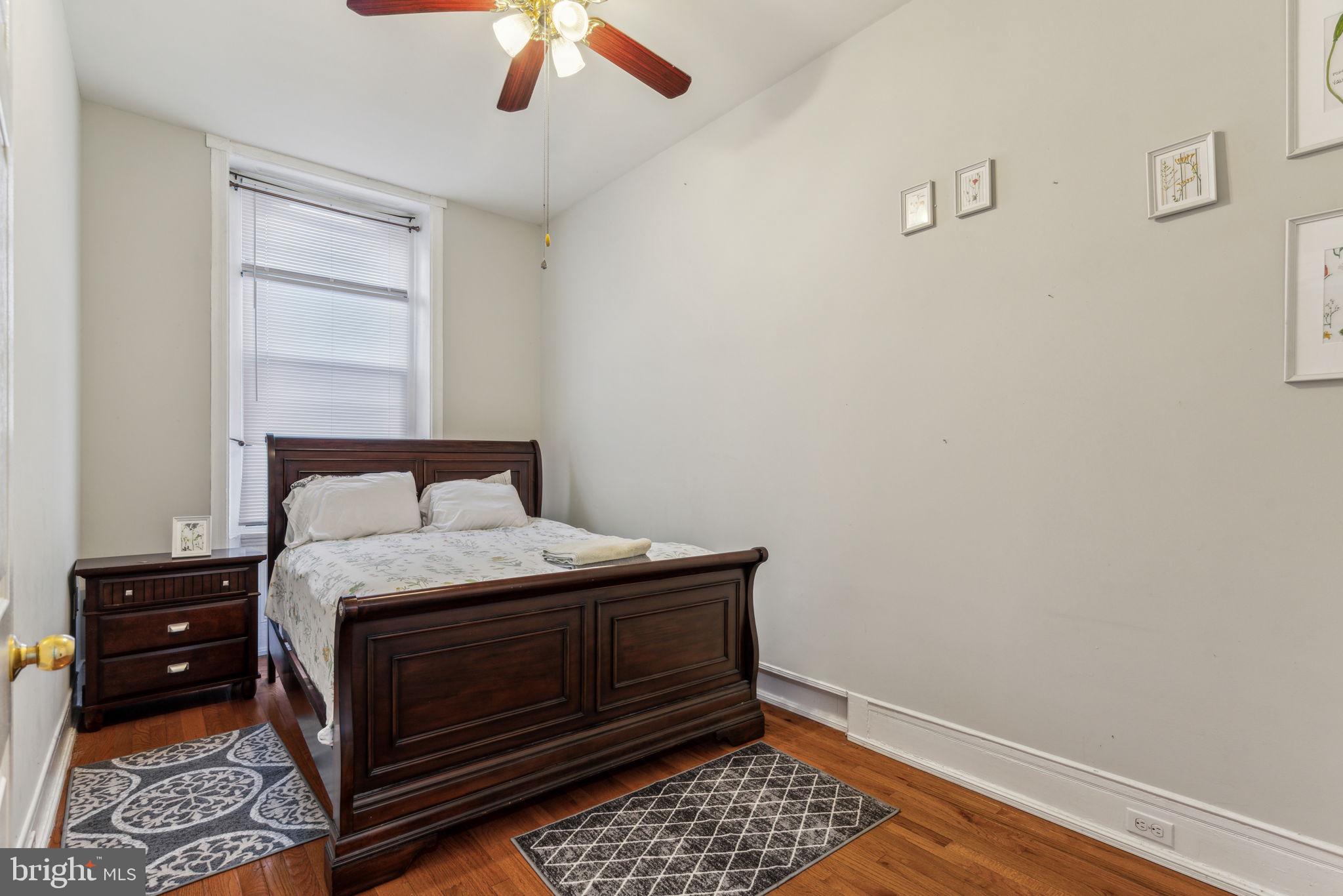 UNIVERSITY CITY - Residential Income