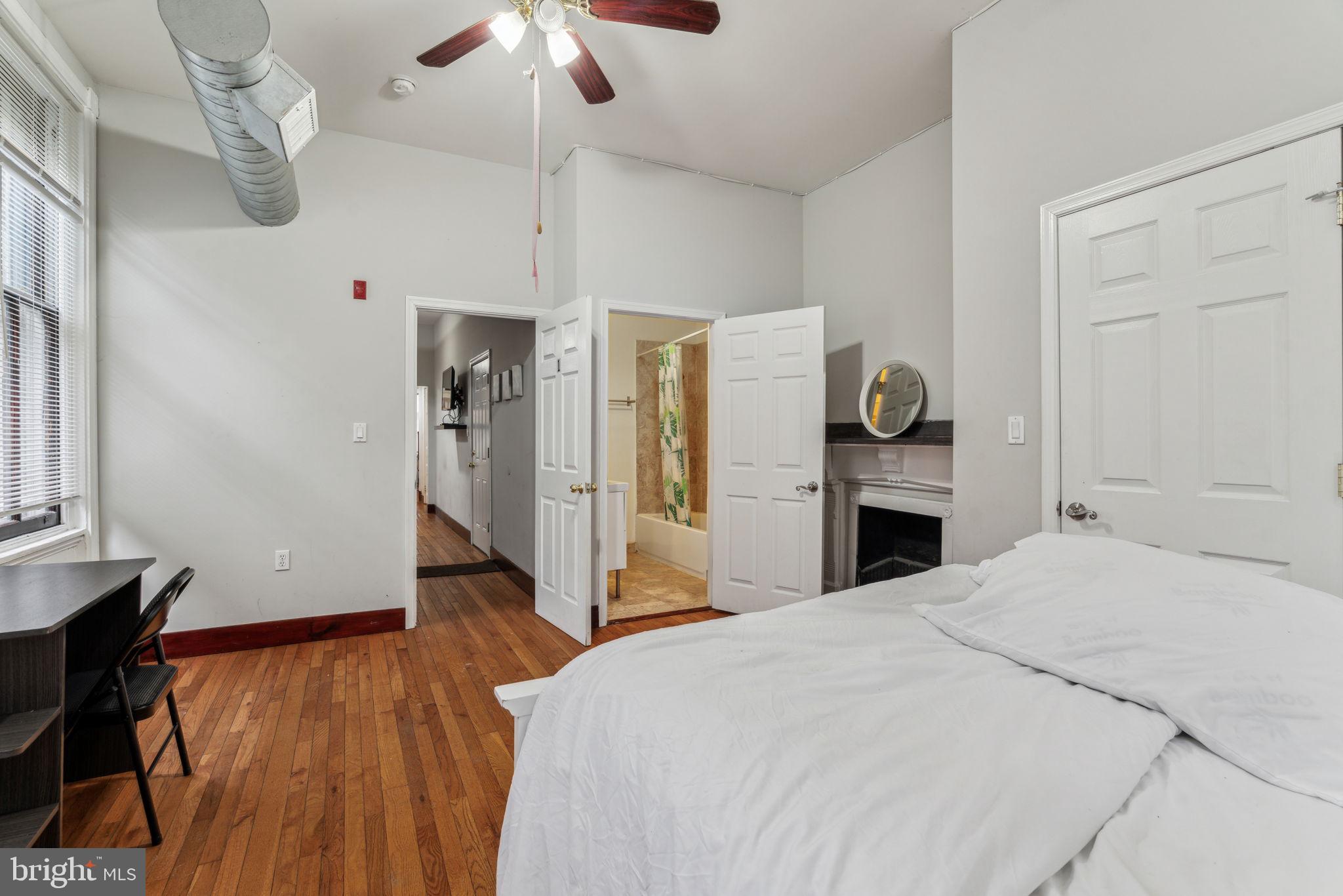 UNIVERSITY CITY - Residential Income