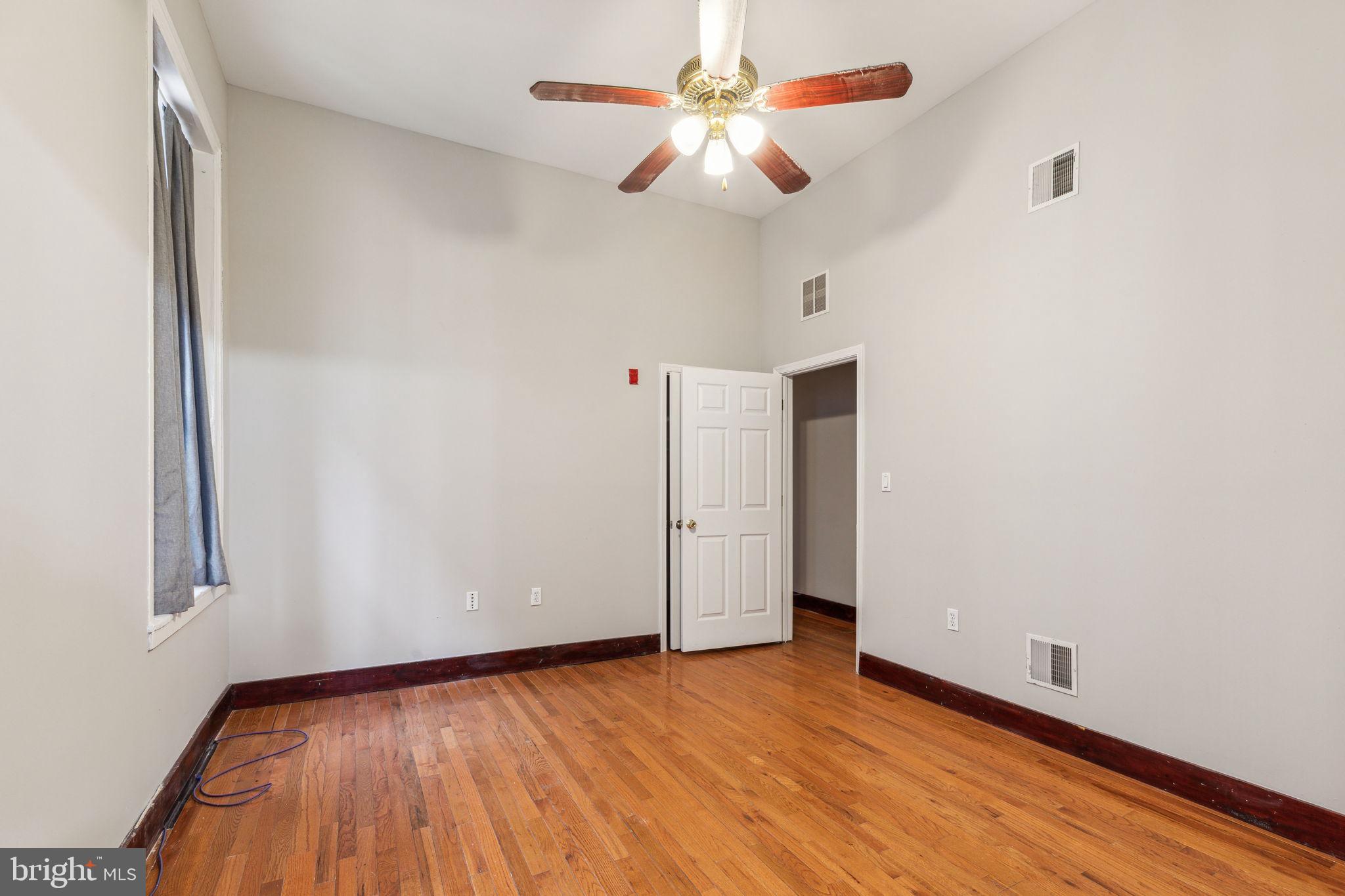 UNIVERSITY CITY - Residential Income