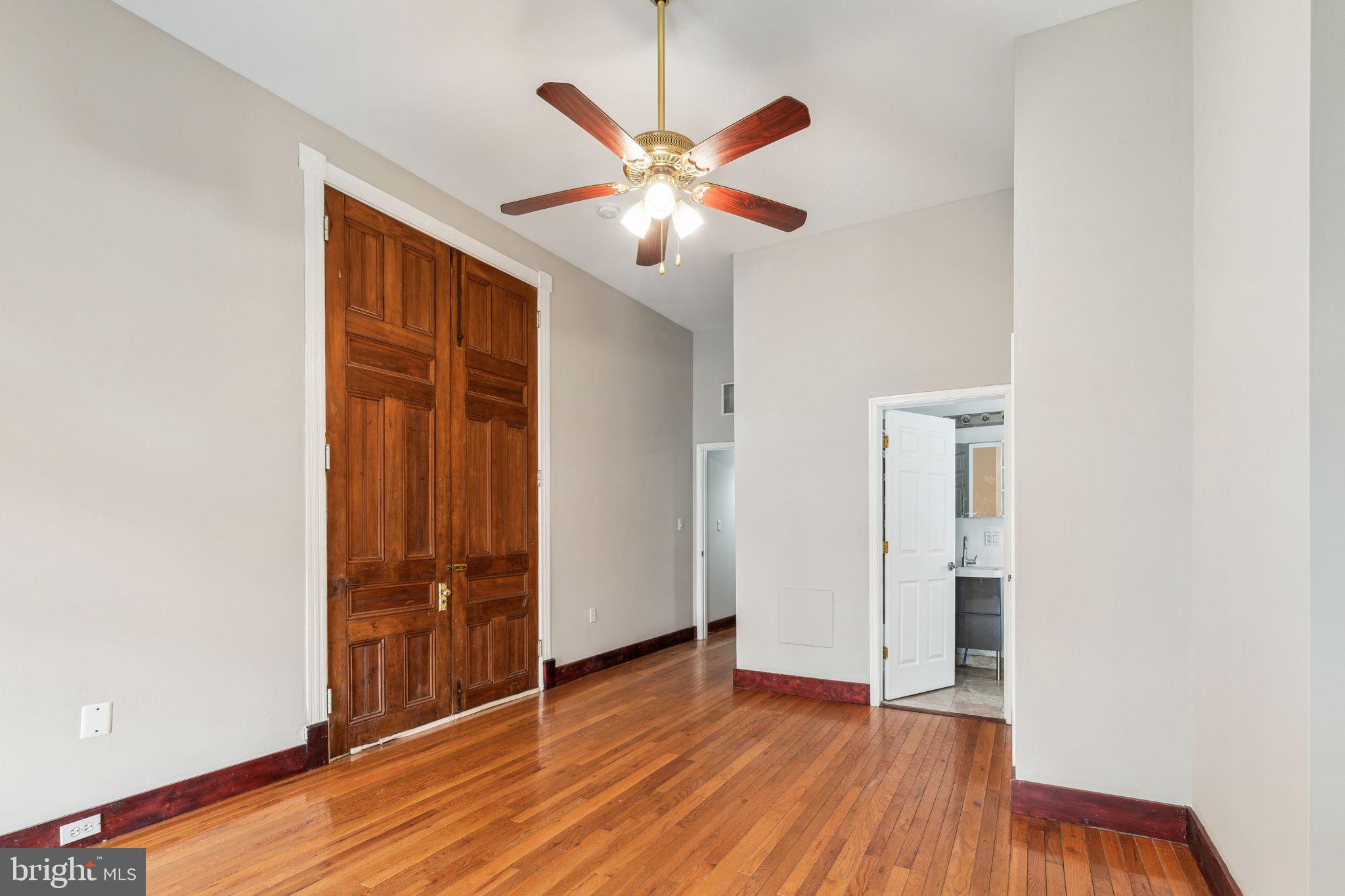 UNIVERSITY CITY - Residential Income