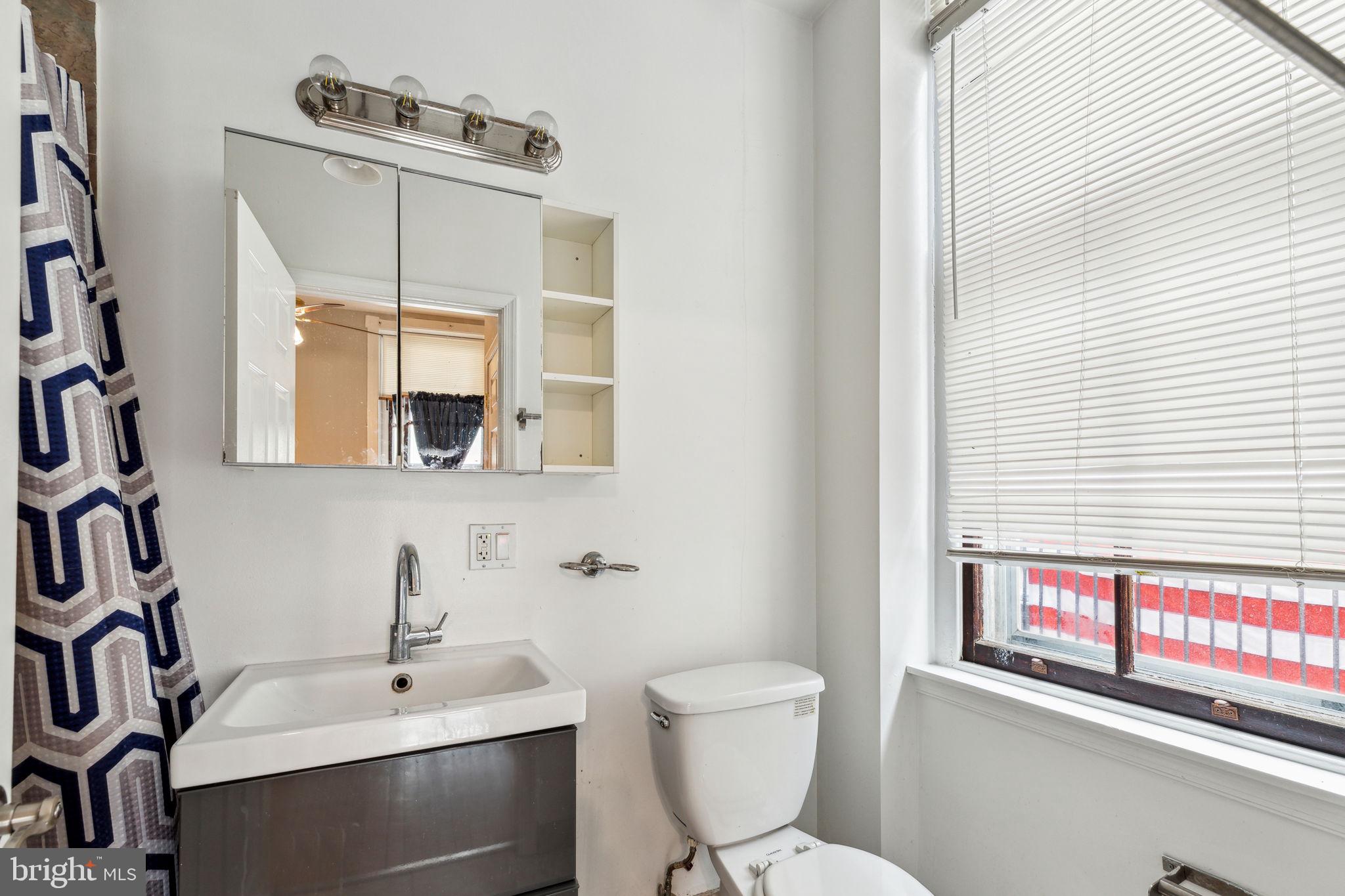 UNIVERSITY CITY - Residential Income