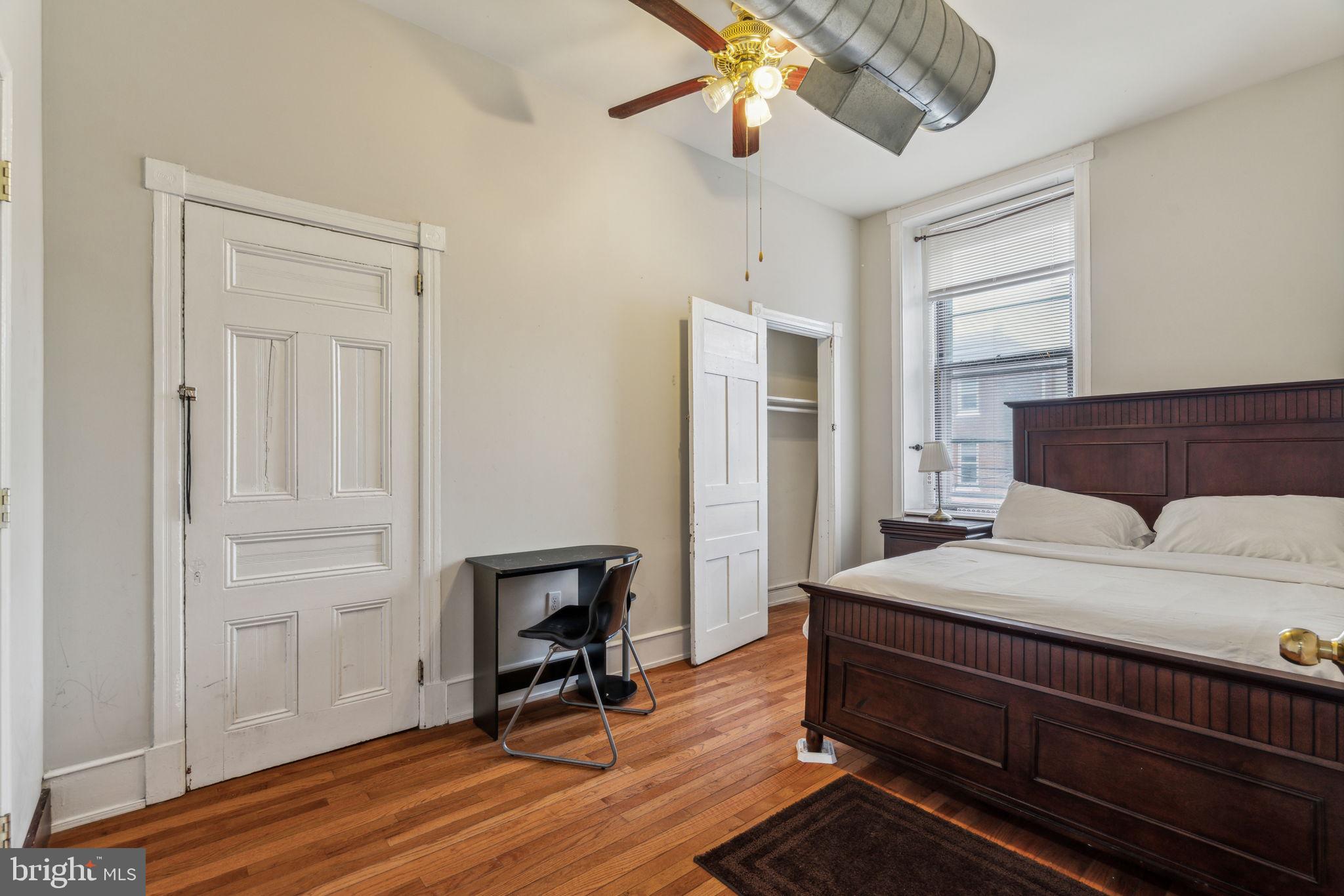 UNIVERSITY CITY - Residential Income