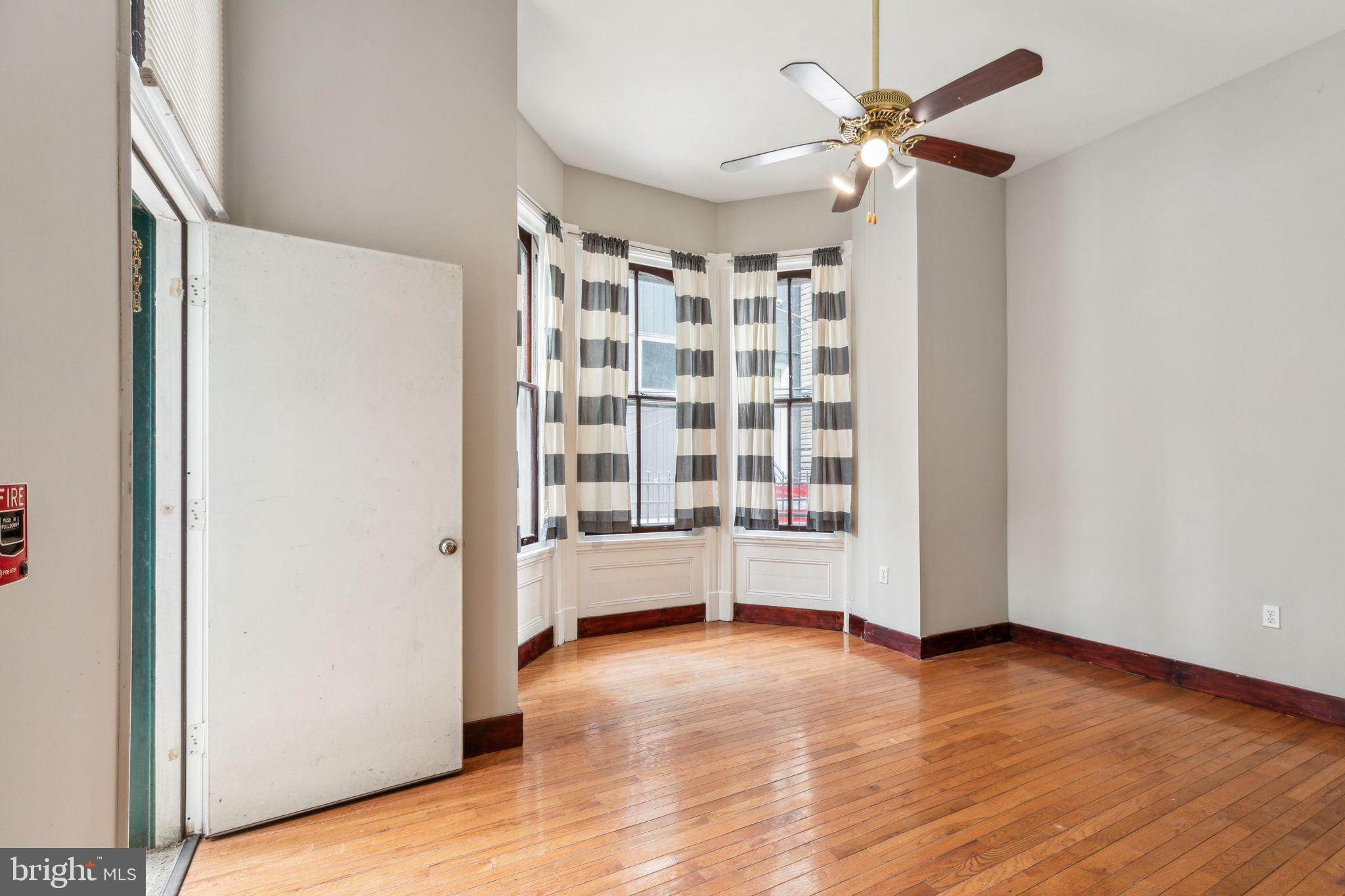 UNIVERSITY CITY - Residential Income