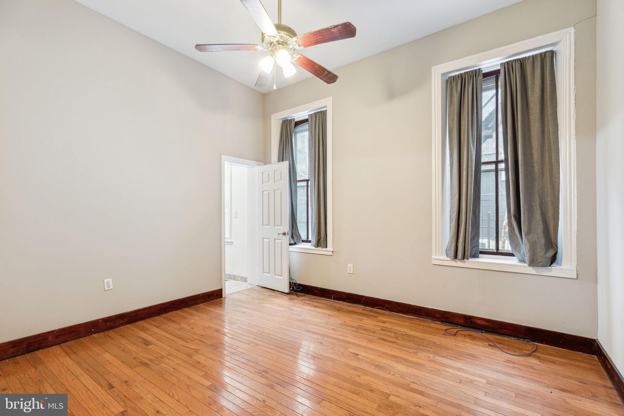 UNIVERSITY CITY - Residential Income