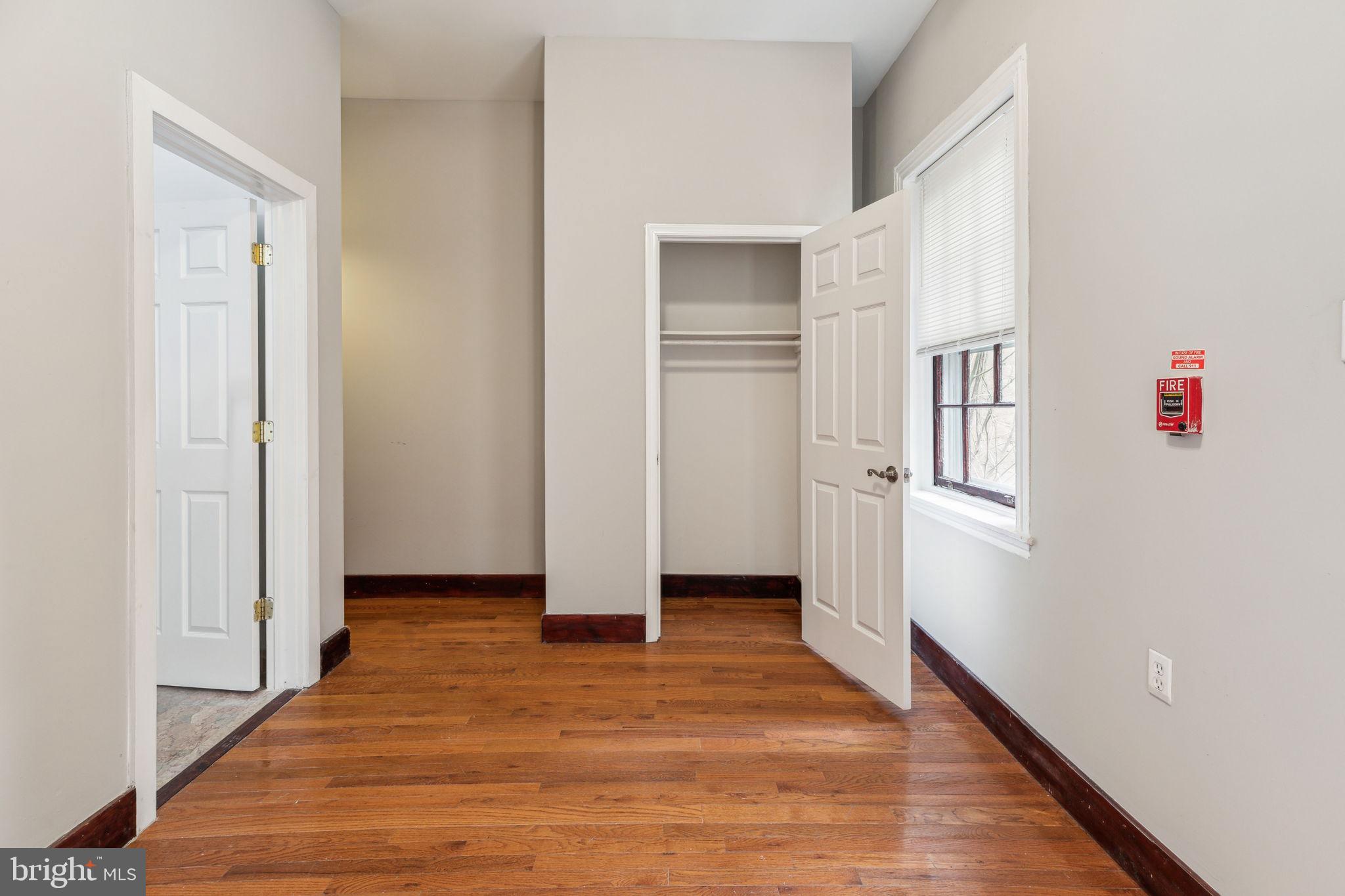 UNIVERSITY CITY - Residential Income