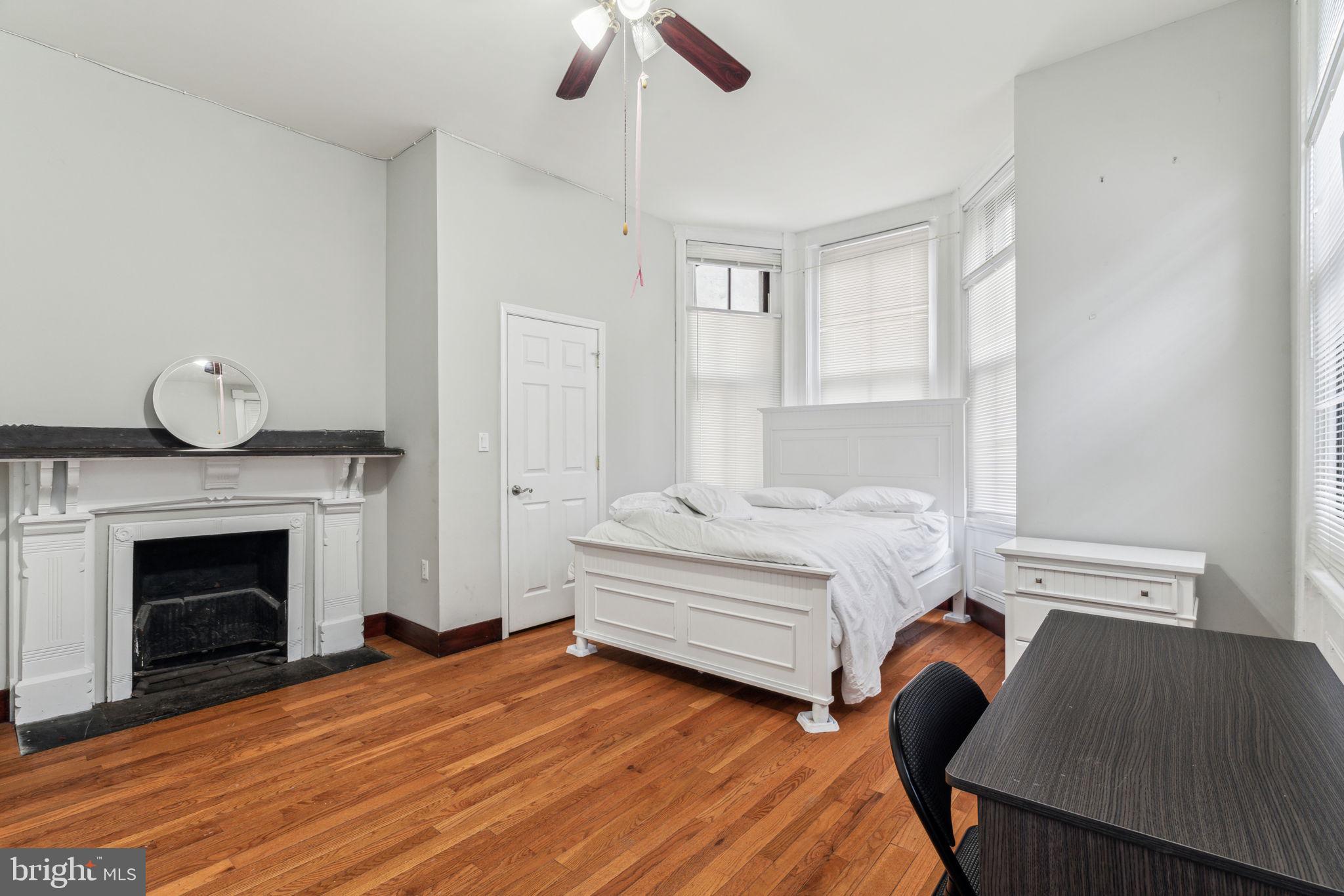 UNIVERSITY CITY - Residential Income