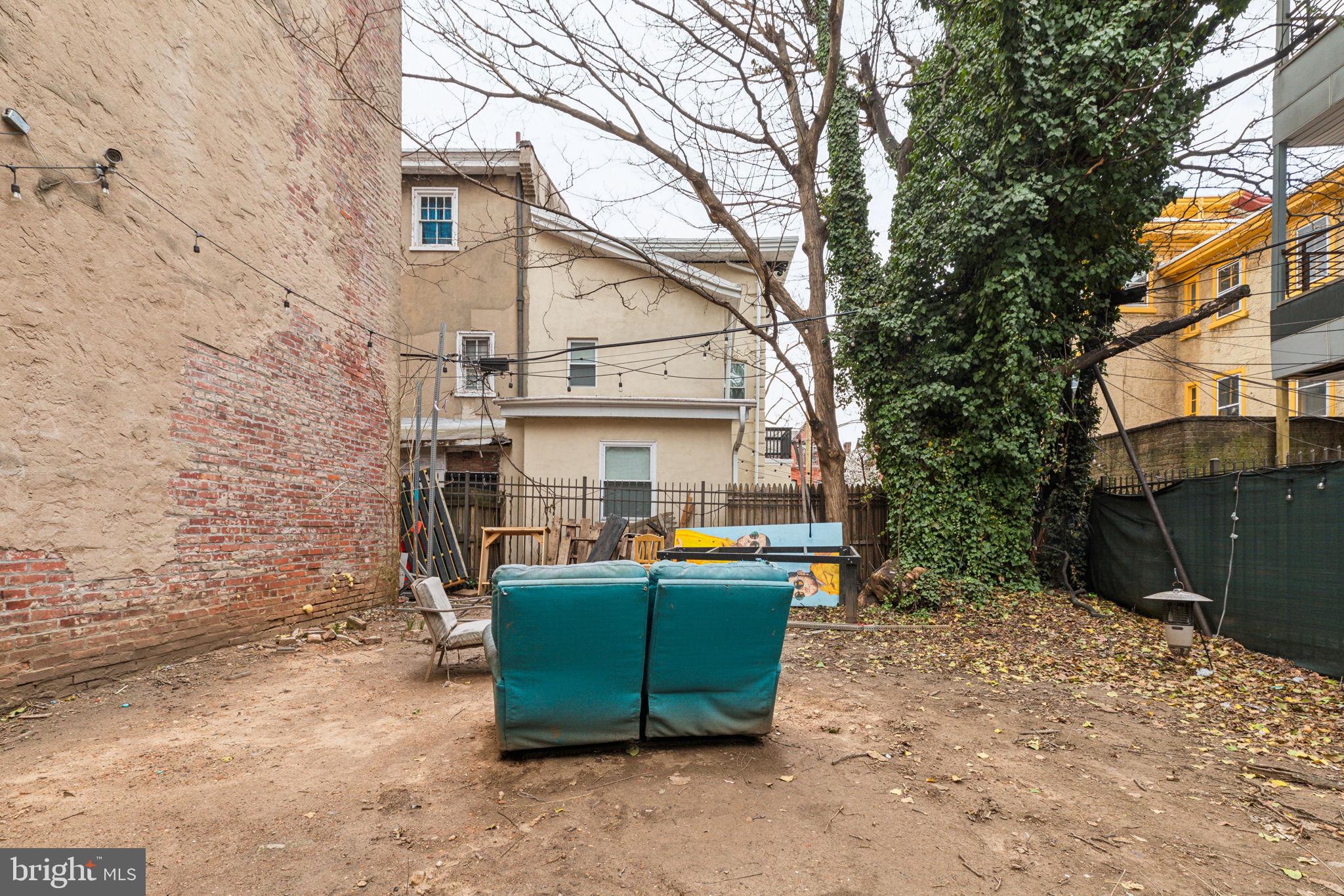 UNIVERSITY CITY - Residential Income