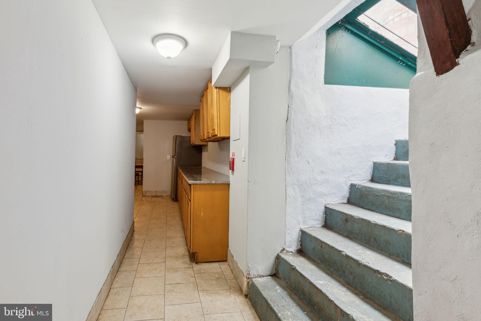 UNIVERSITY CITY - Residential Income