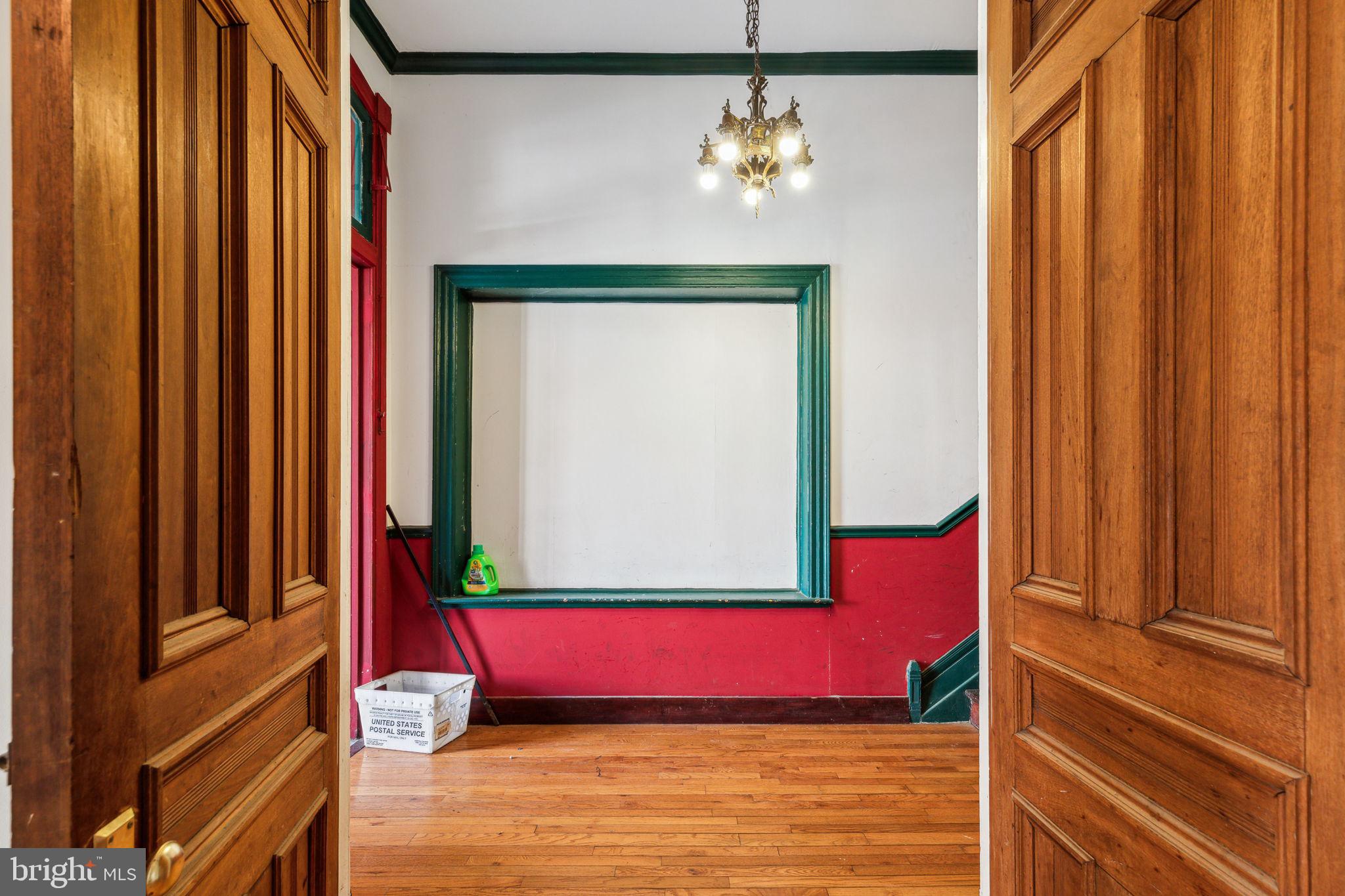 UNIVERSITY CITY - Residential Income