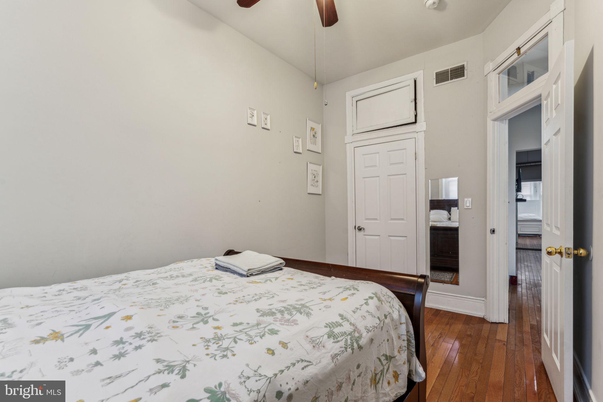 UNIVERSITY CITY - Residential Income