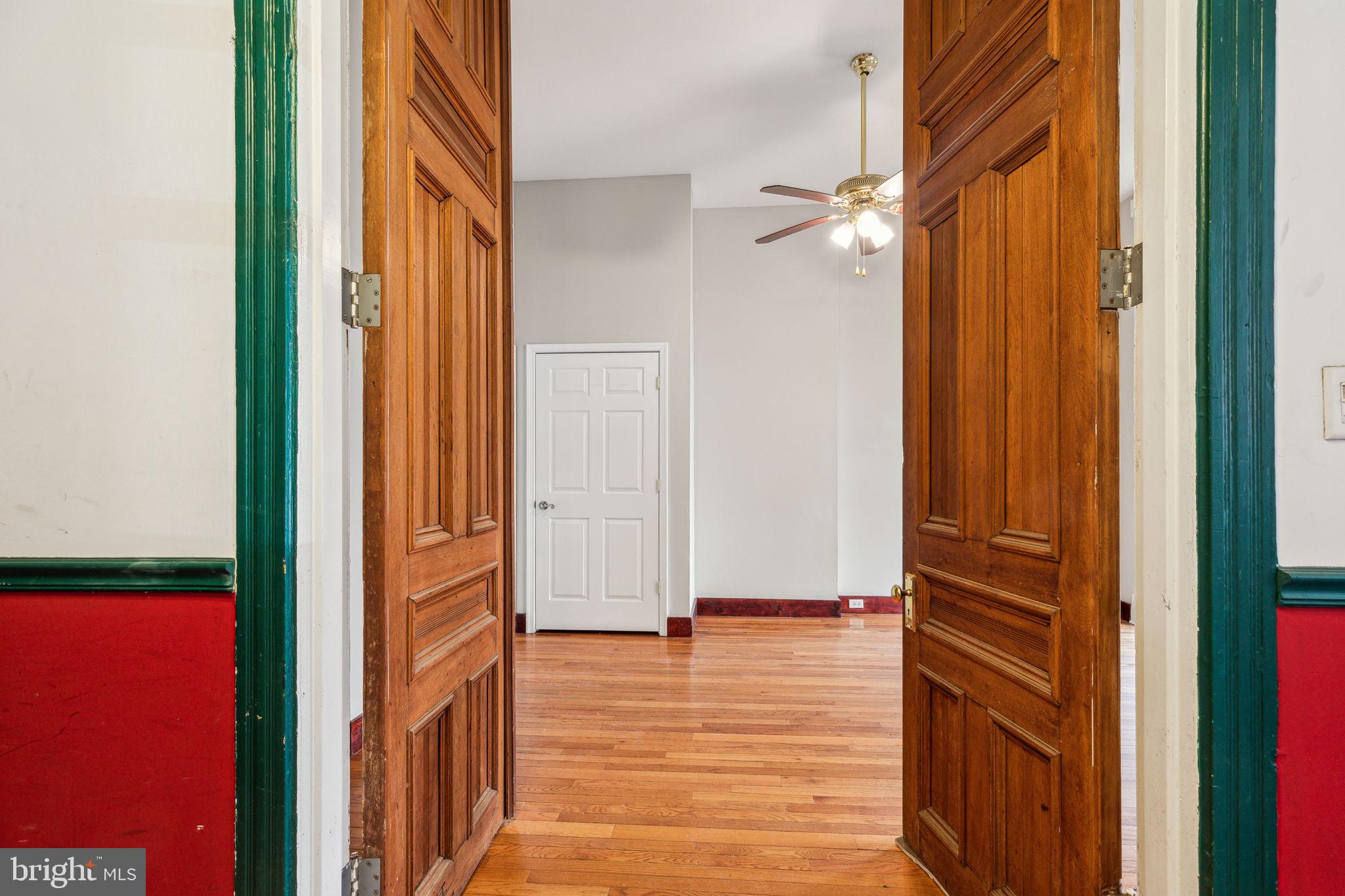 UNIVERSITY CITY - Residential Income