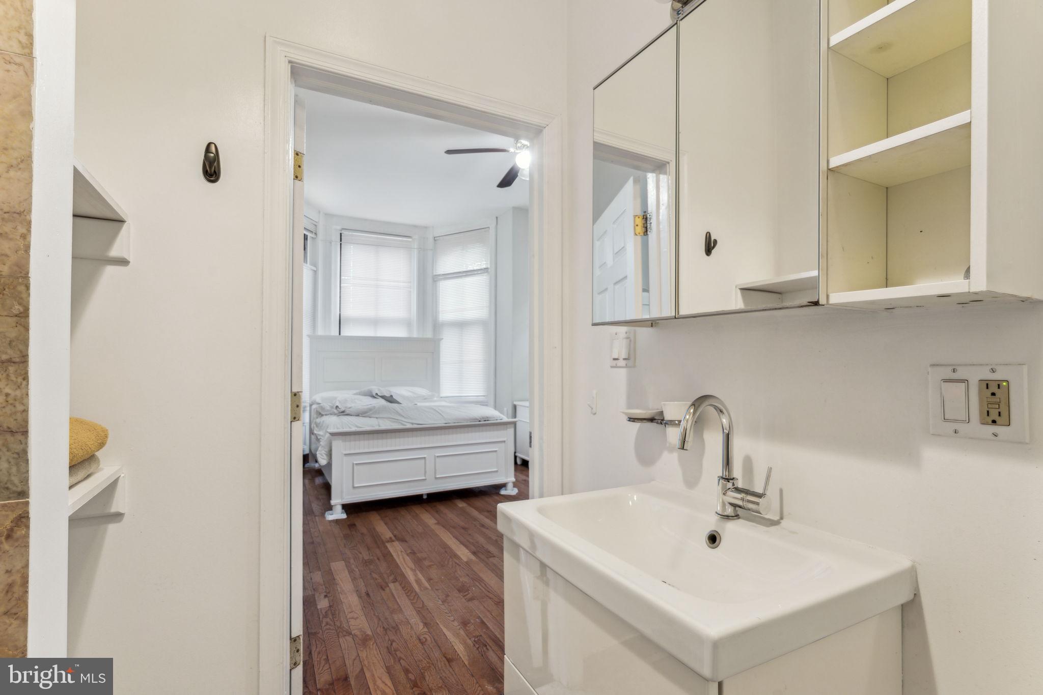 UNIVERSITY CITY - Residential Income