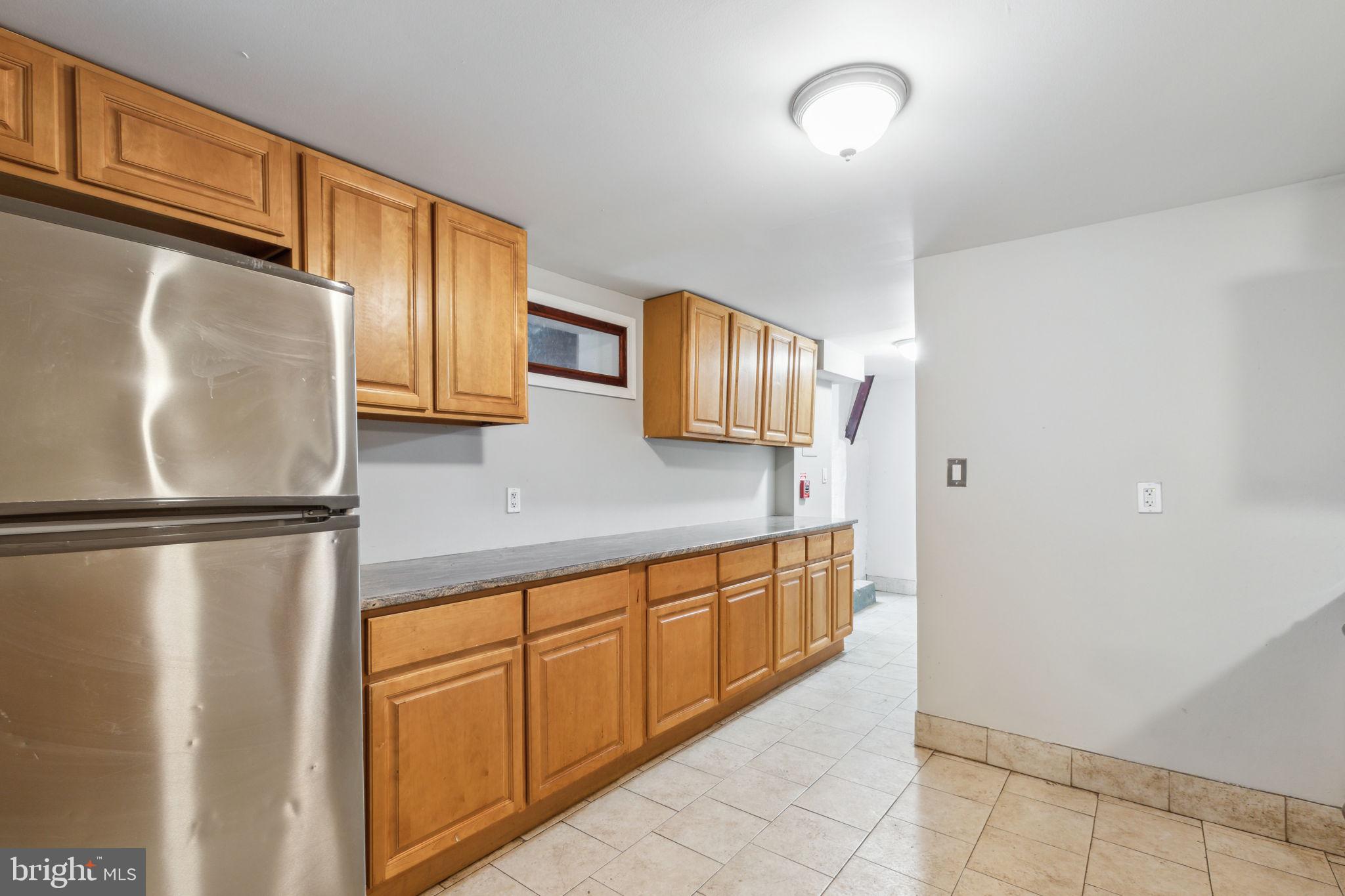 UNIVERSITY CITY - Residential Income