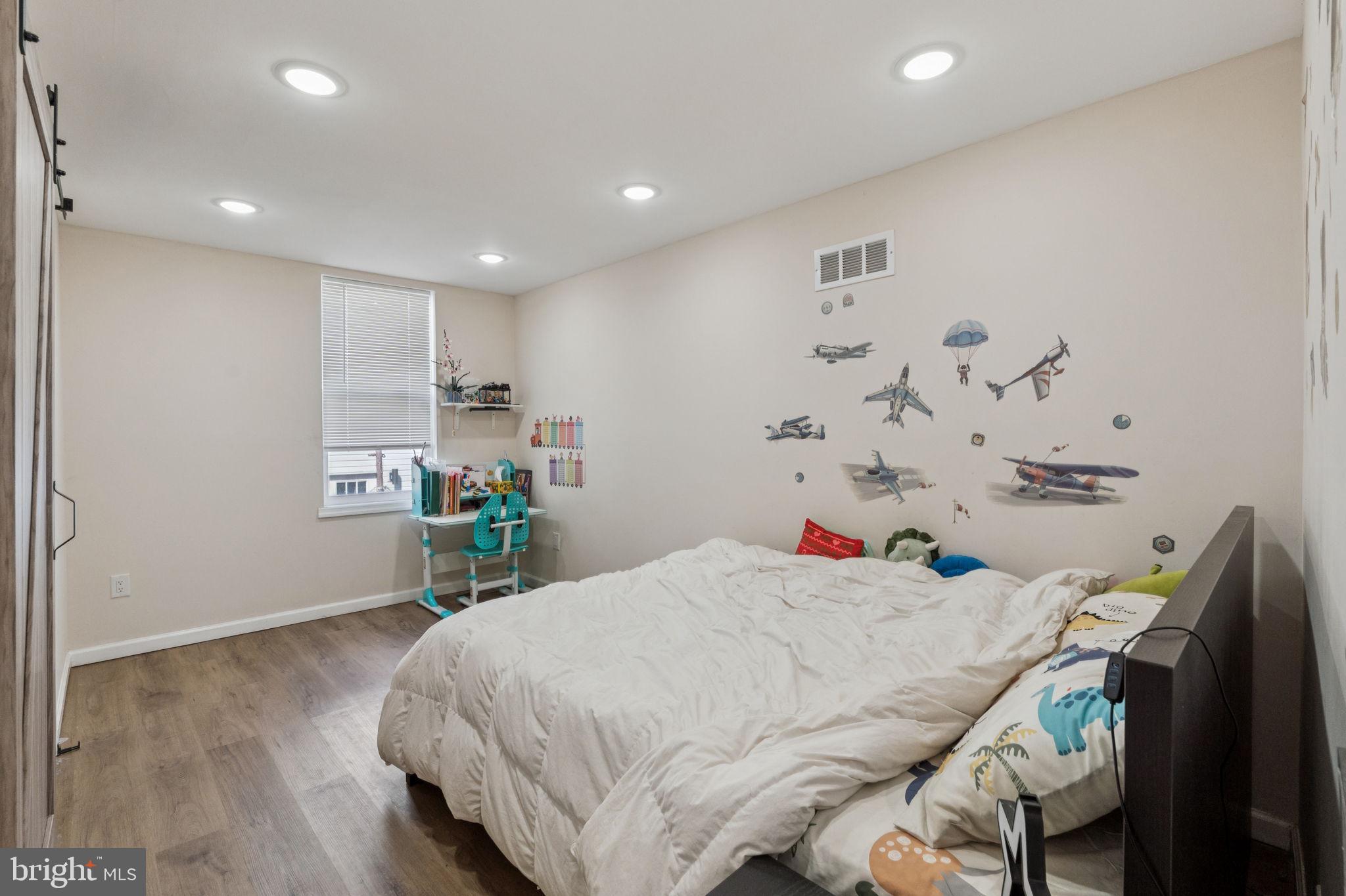 LOWER MOYAMENSING - Residential