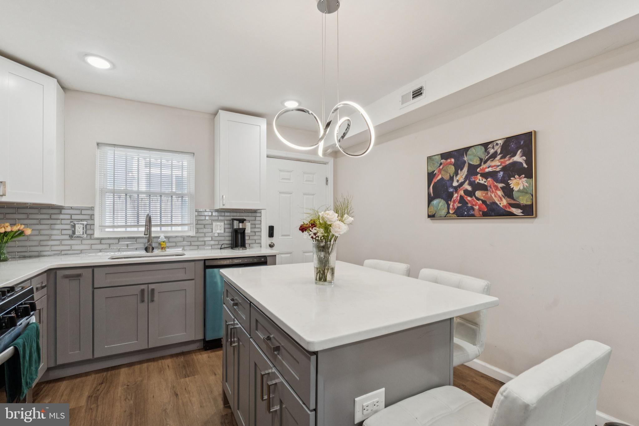 LOWER MOYAMENSING - Residential