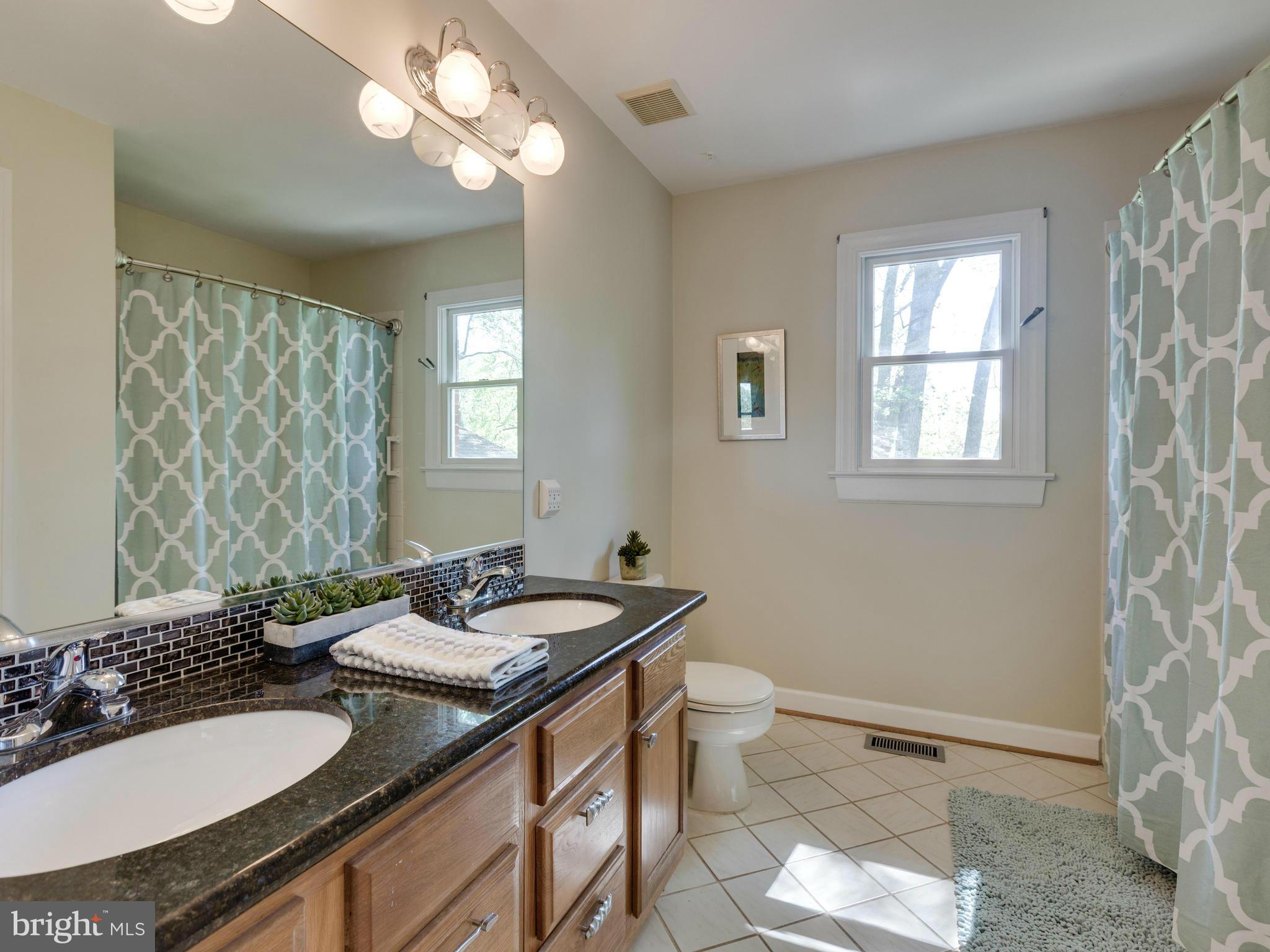 WAYNEWOOD - Residential