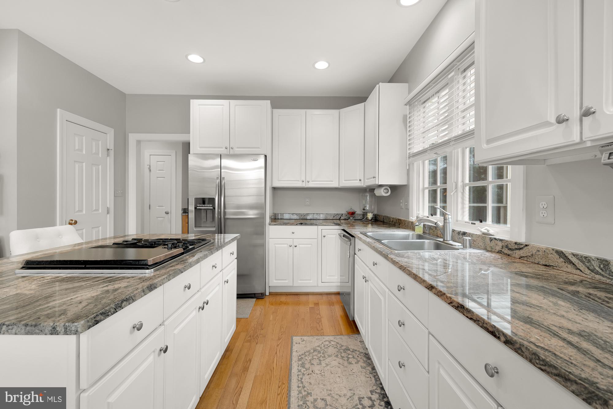 COUNTRY CLUB - Residential