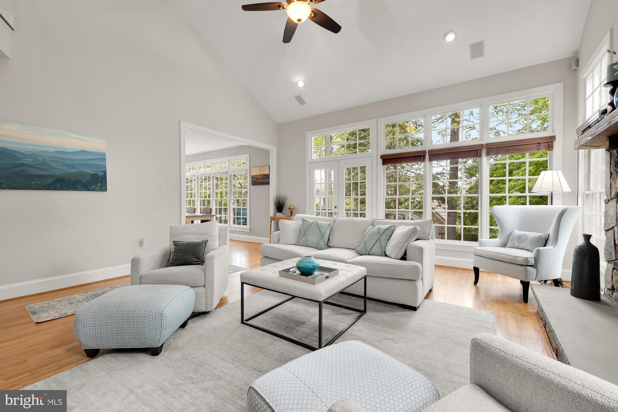 COUNTRY CLUB - Residential