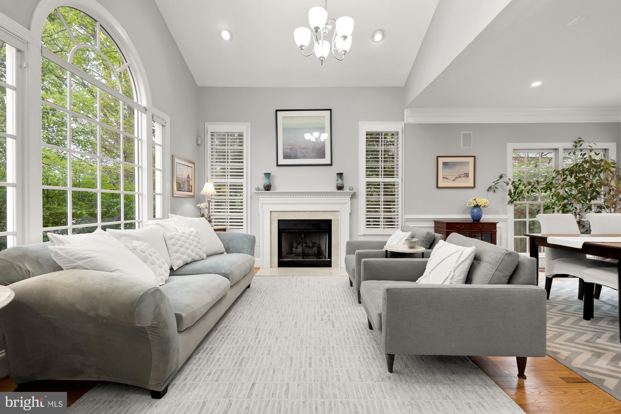 COUNTRY CLUB - Residential