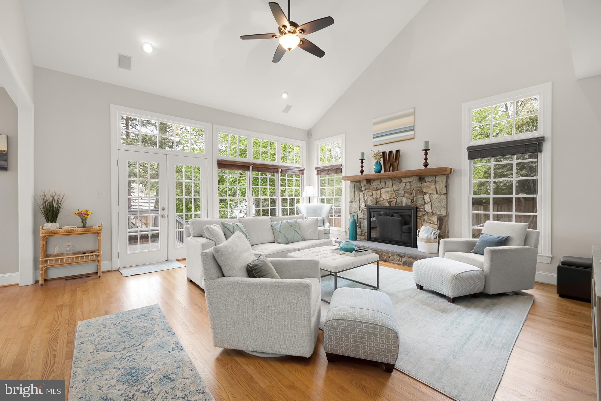 COUNTRY CLUB - Residential