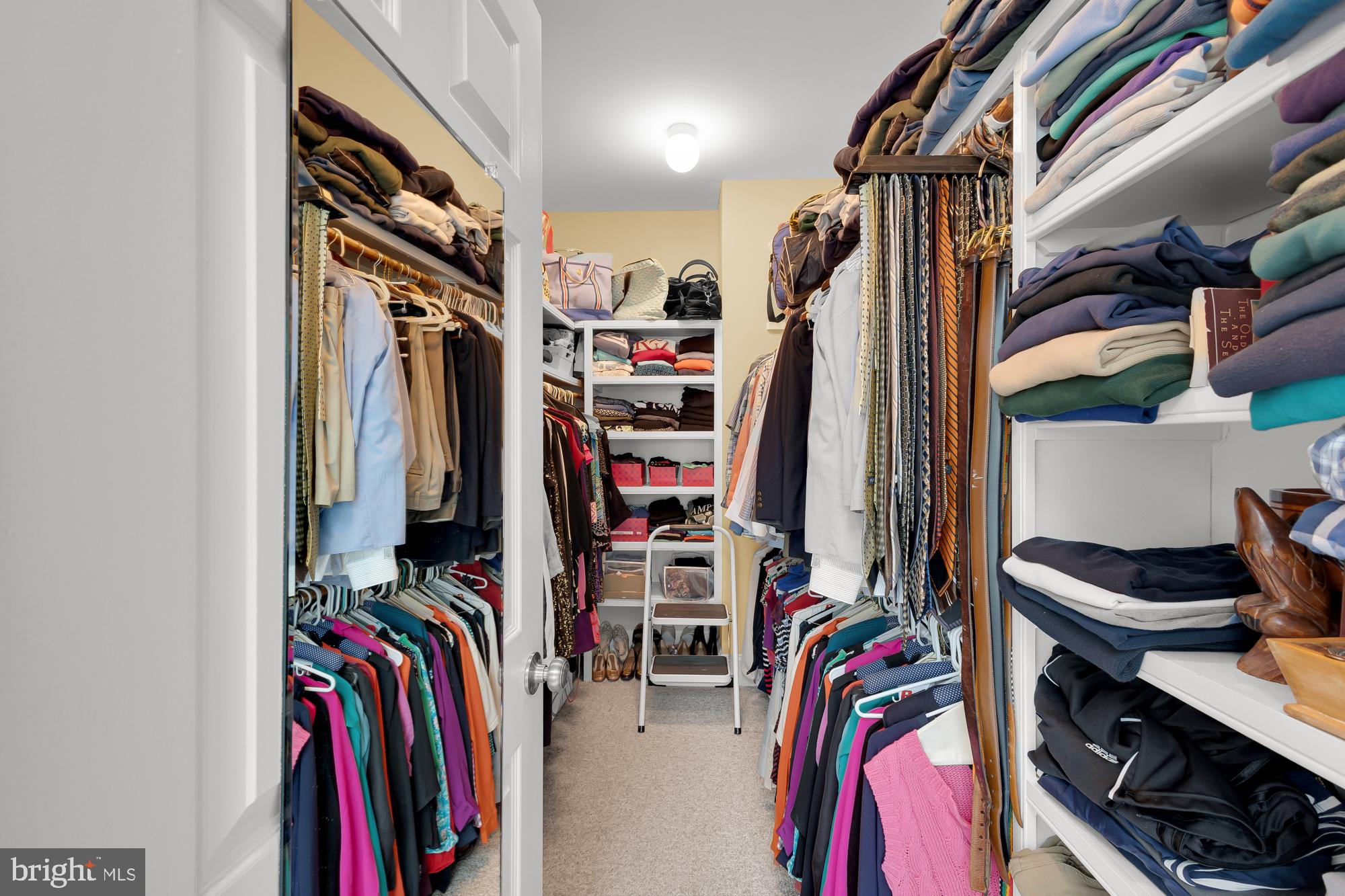 COUNTRY CLUB - Residential