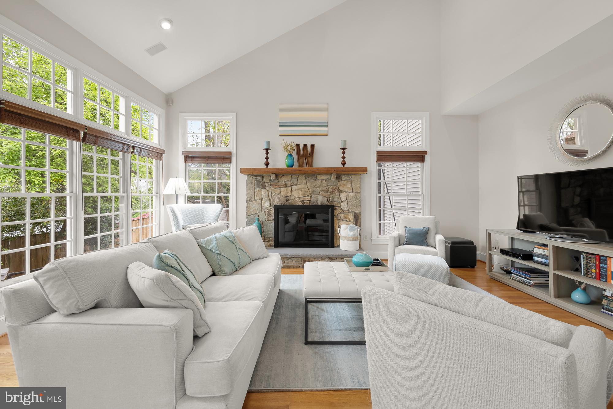 COUNTRY CLUB - Residential