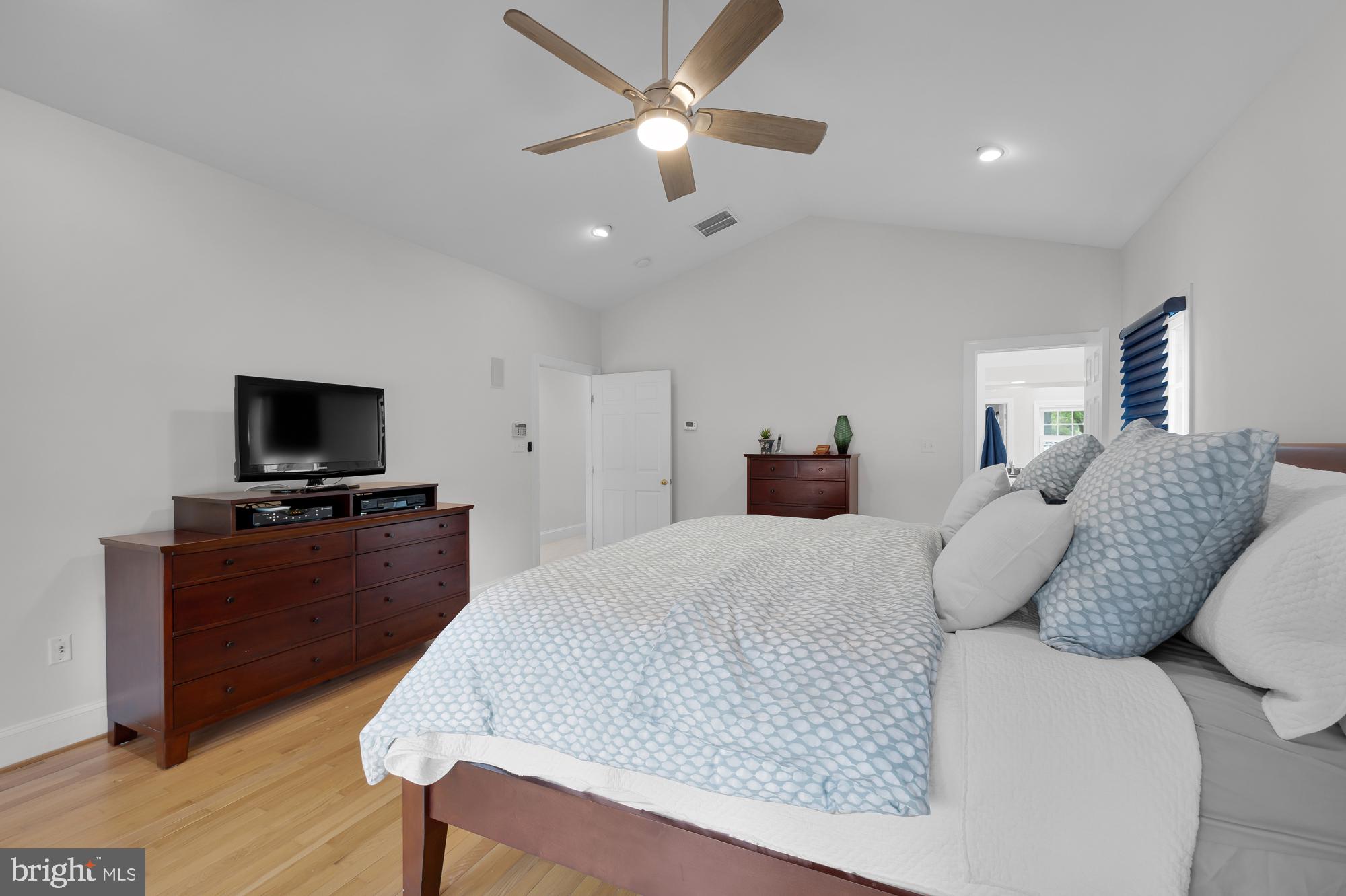 COUNTRY CLUB - Residential