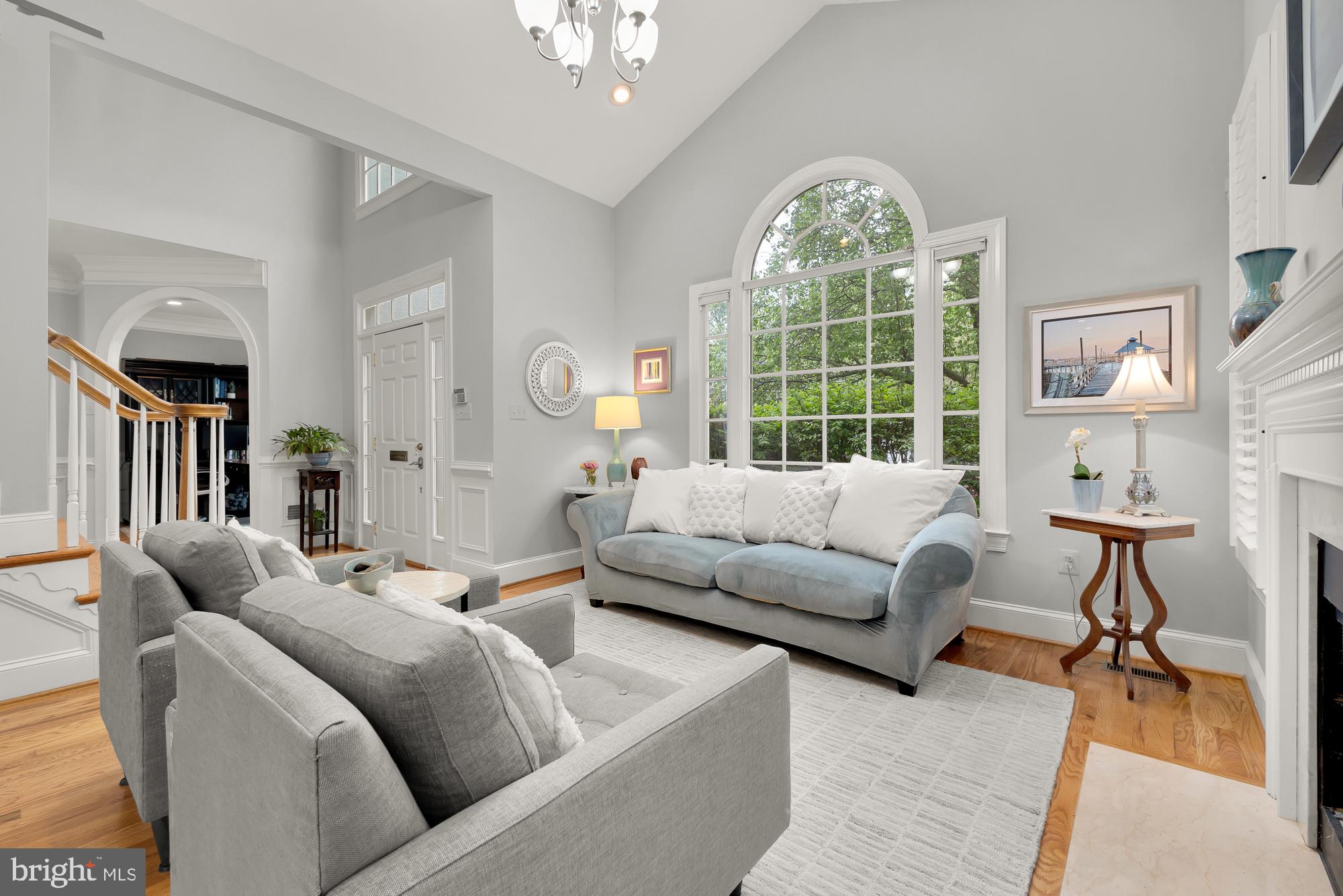 COUNTRY CLUB - Residential