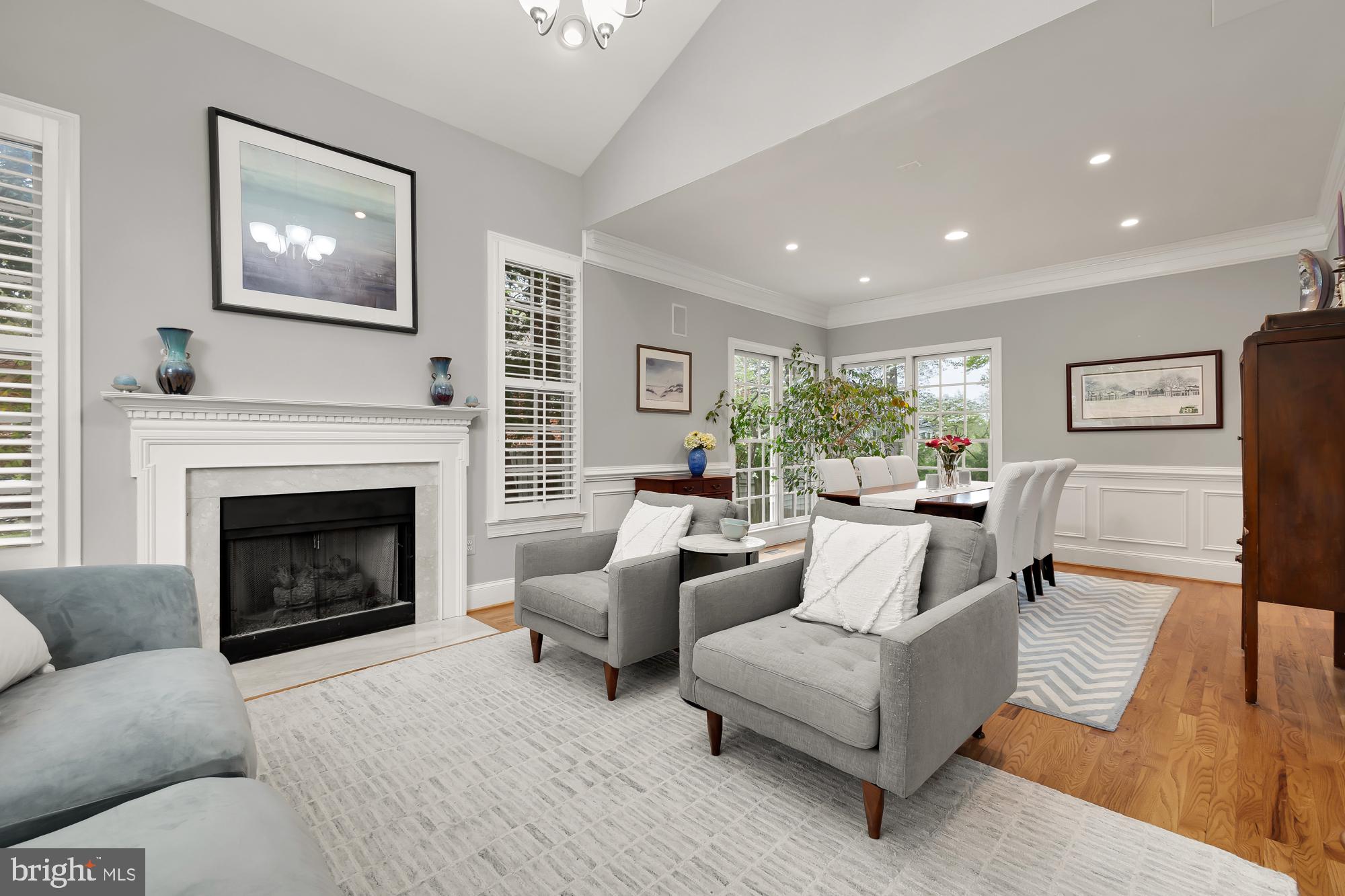 COUNTRY CLUB - Residential