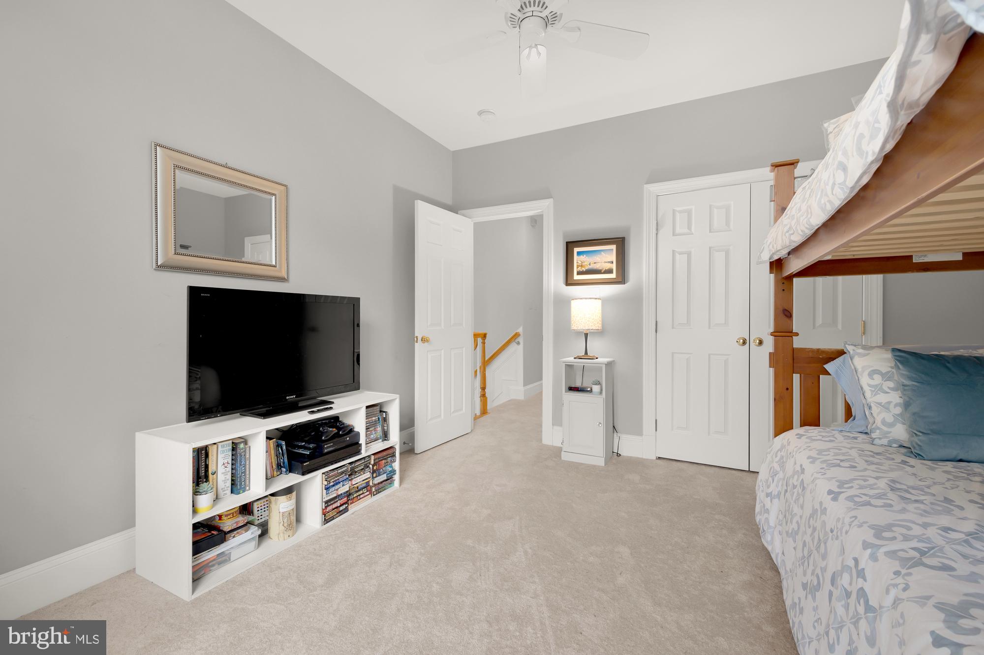 COUNTRY CLUB - Residential