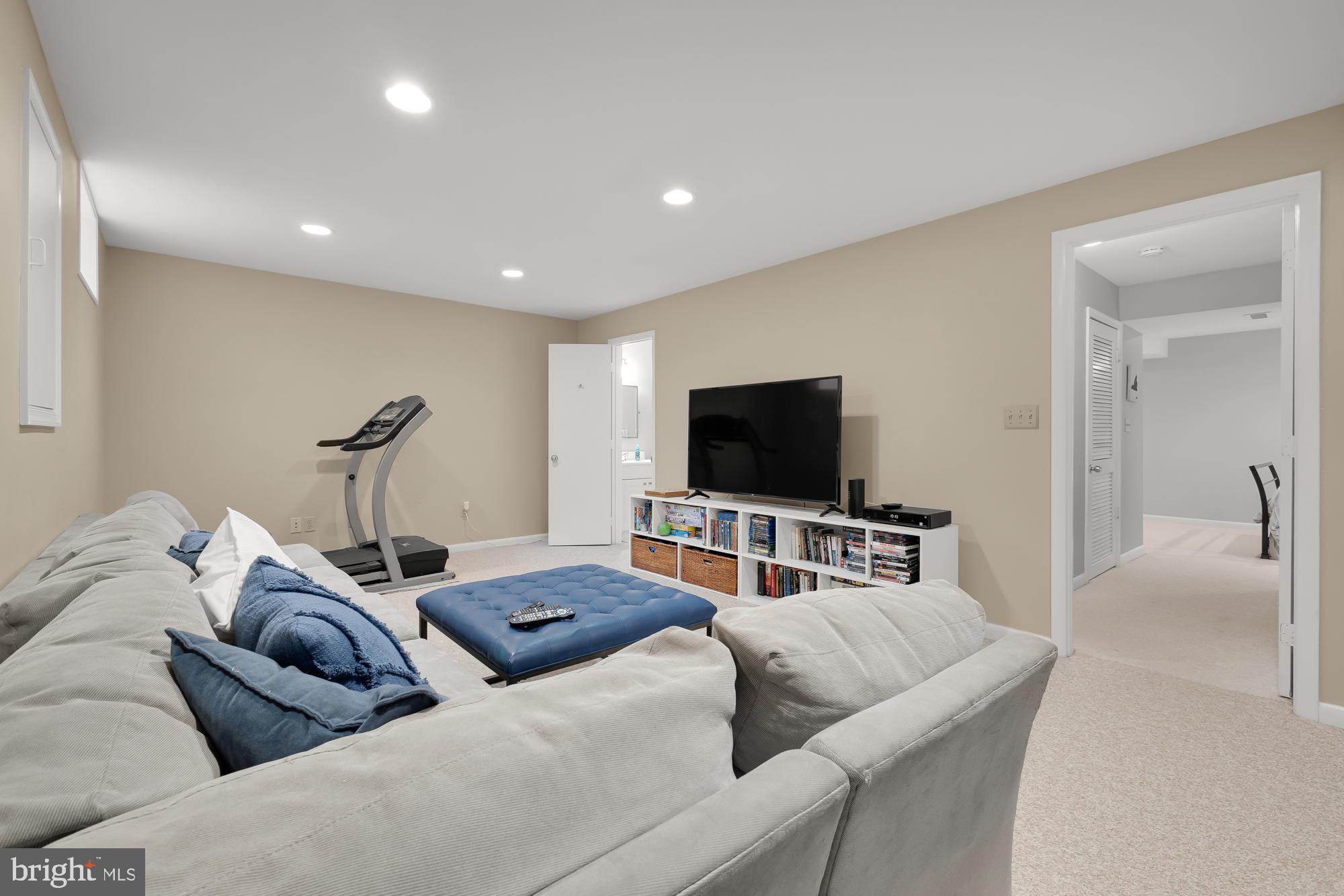 COUNTRY CLUB - Residential