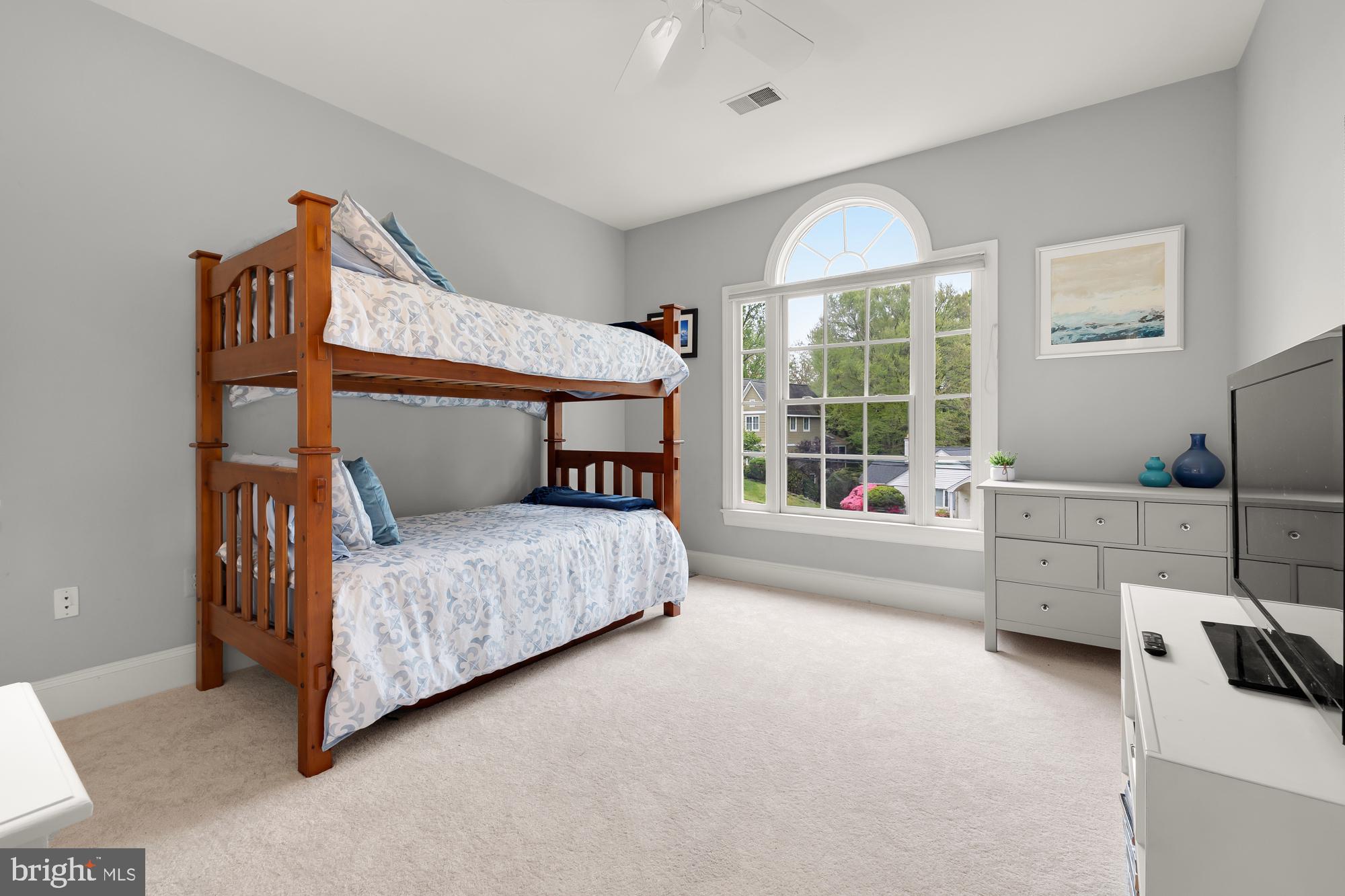 COUNTRY CLUB - Residential