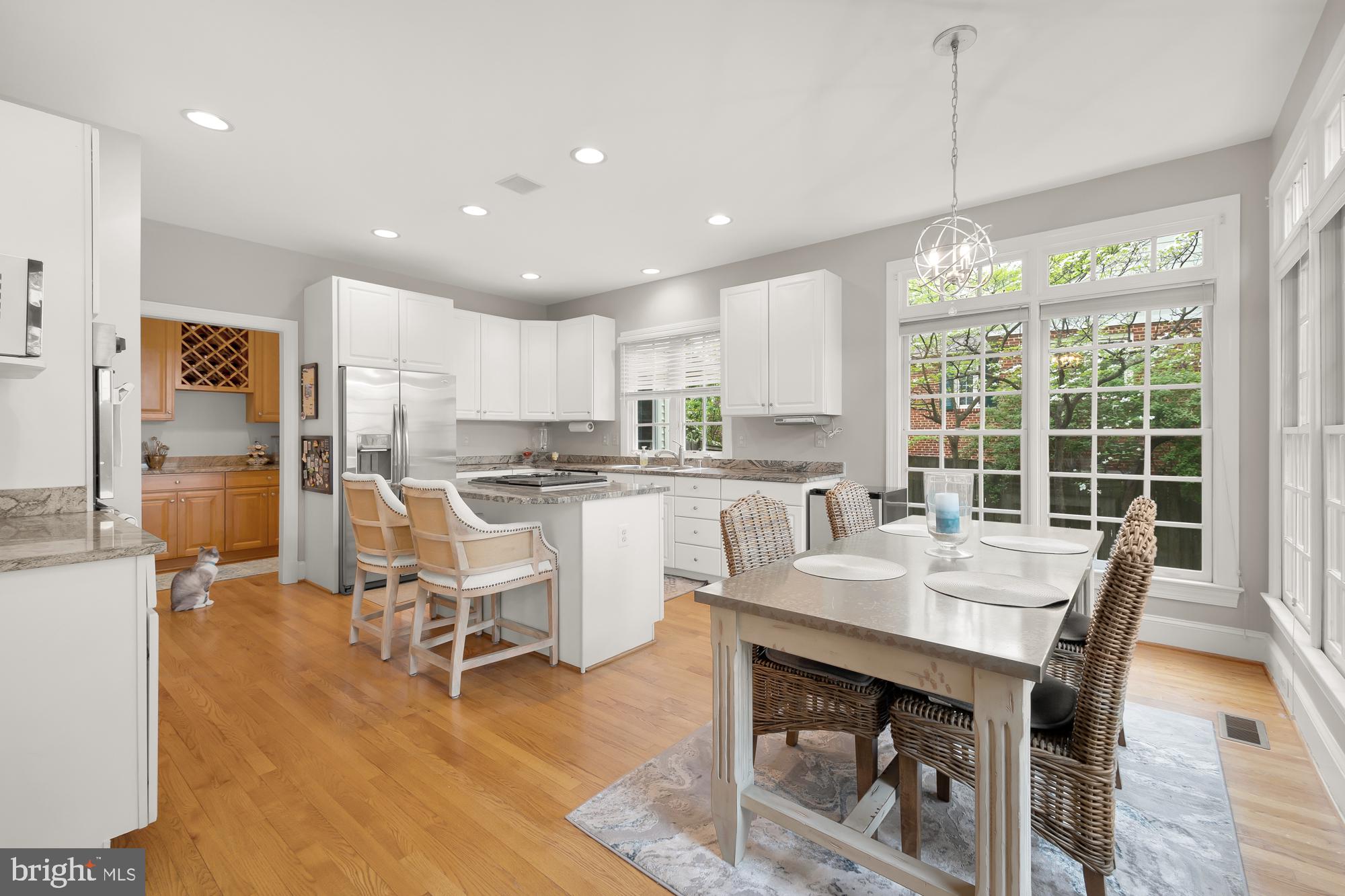 COUNTRY CLUB - Residential