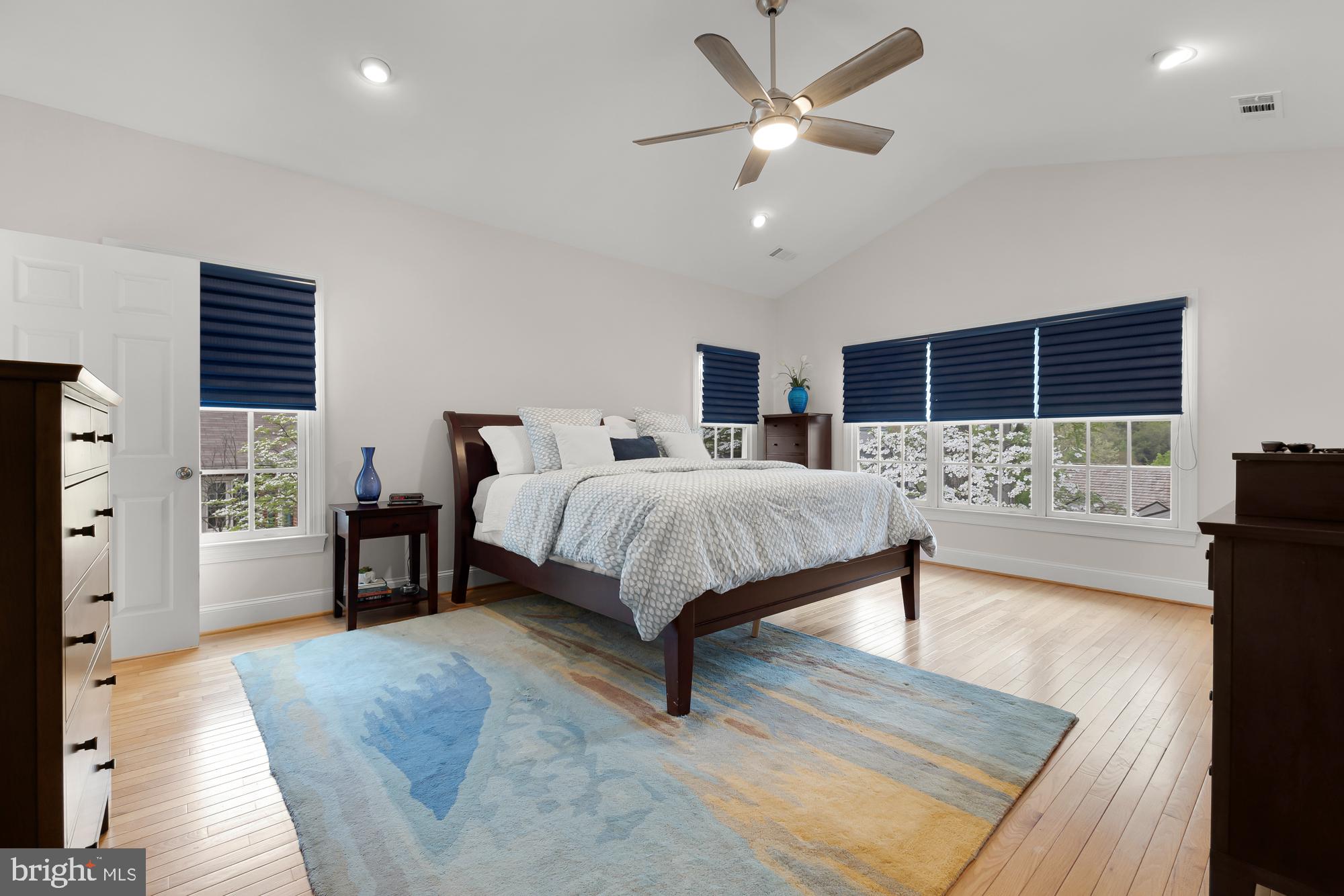 COUNTRY CLUB - Residential