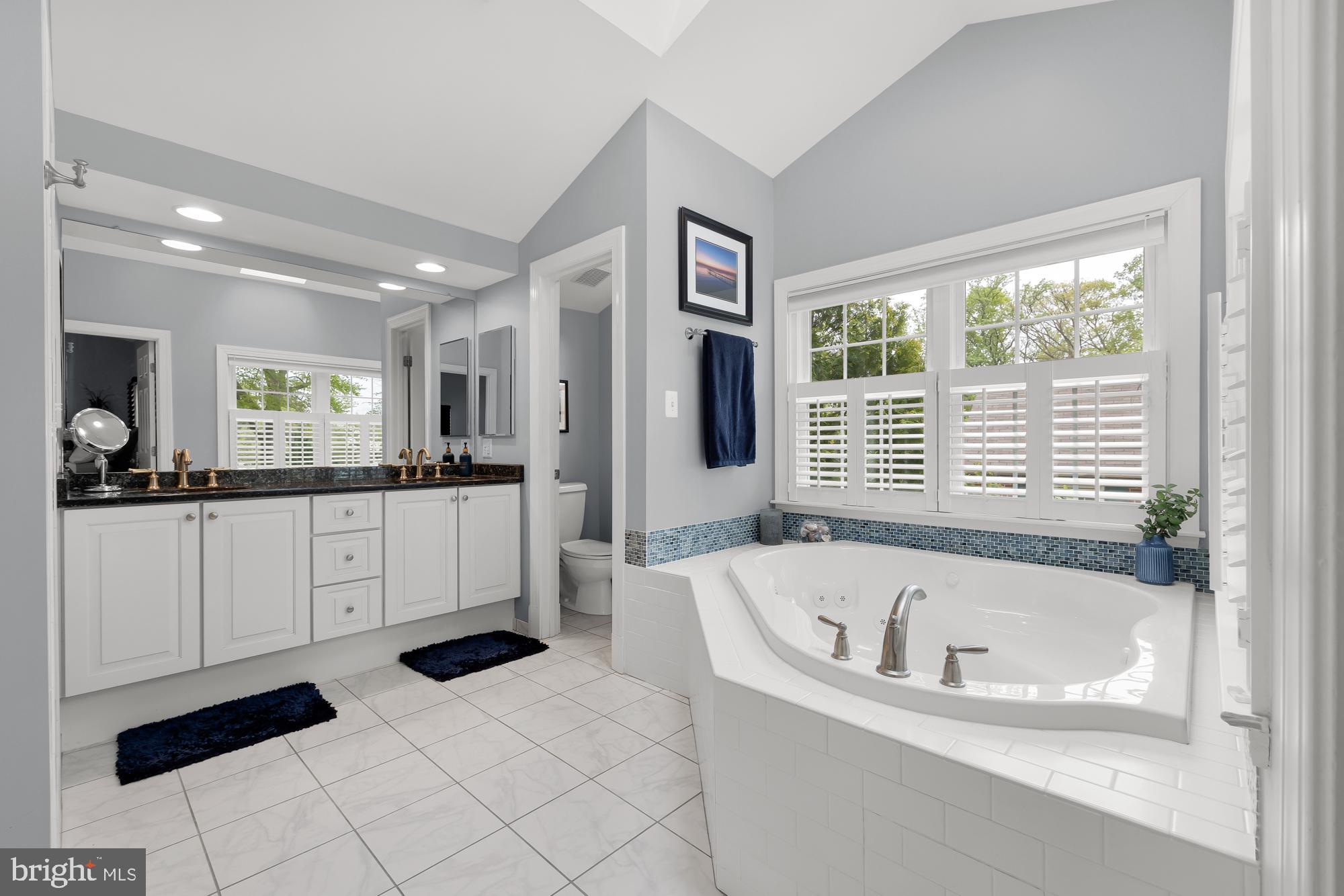 COUNTRY CLUB - Residential