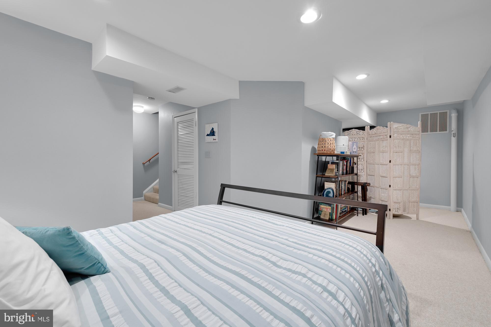 COUNTRY CLUB - Residential