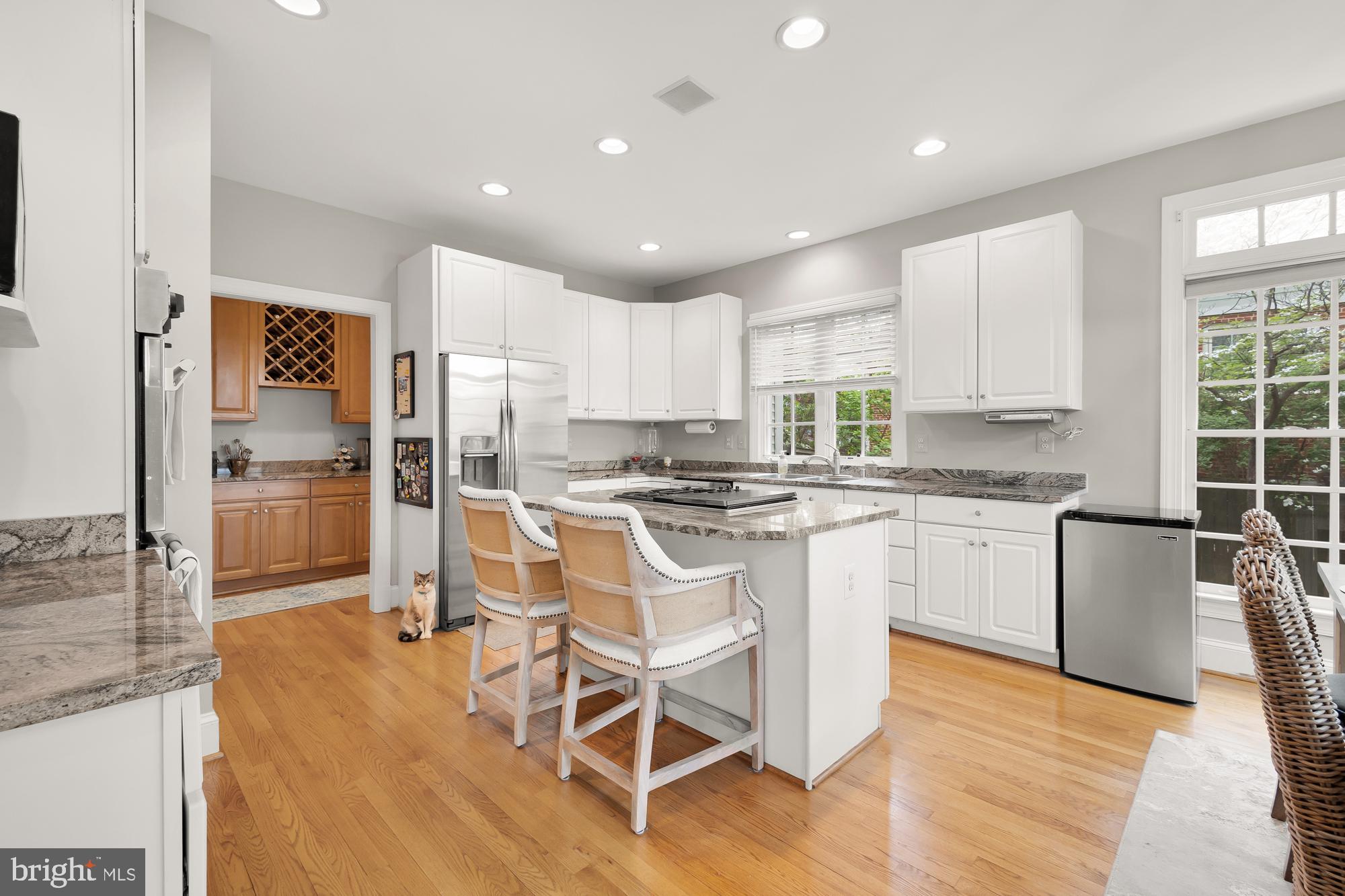 COUNTRY CLUB - Residential