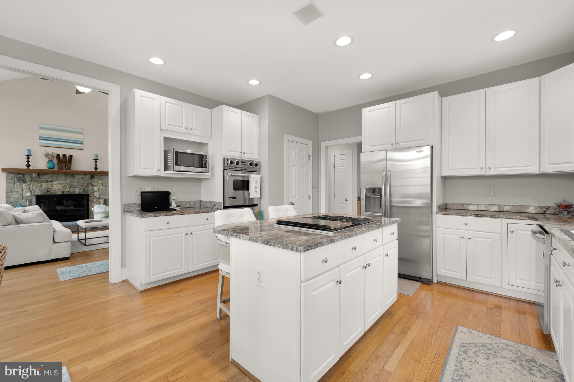 COUNTRY CLUB - Residential