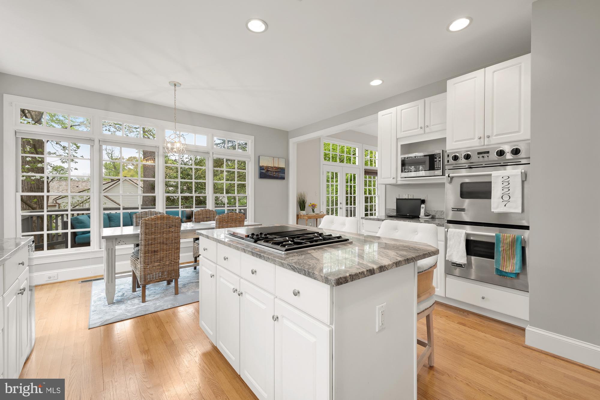 COUNTRY CLUB - Residential