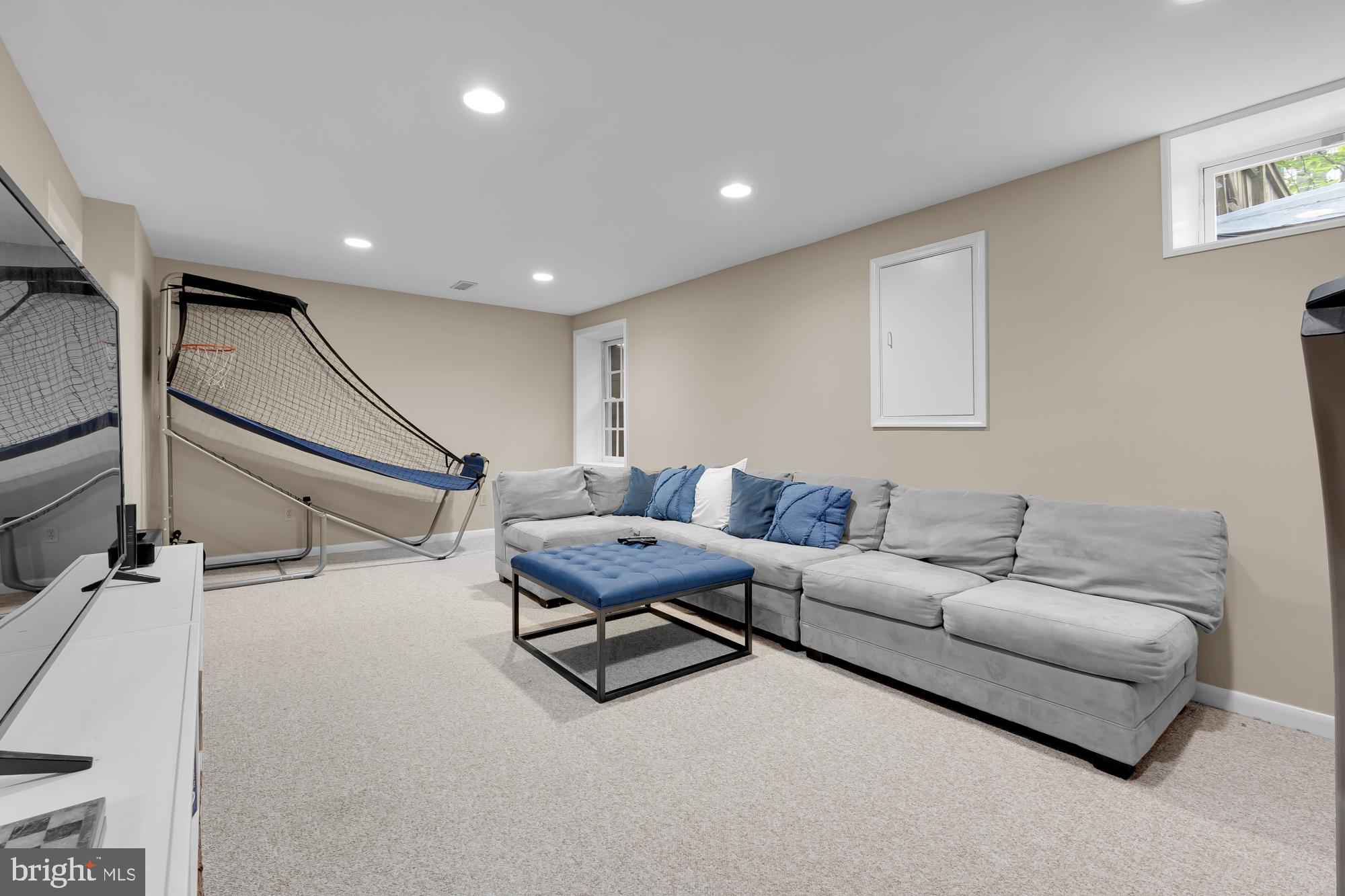 COUNTRY CLUB - Residential