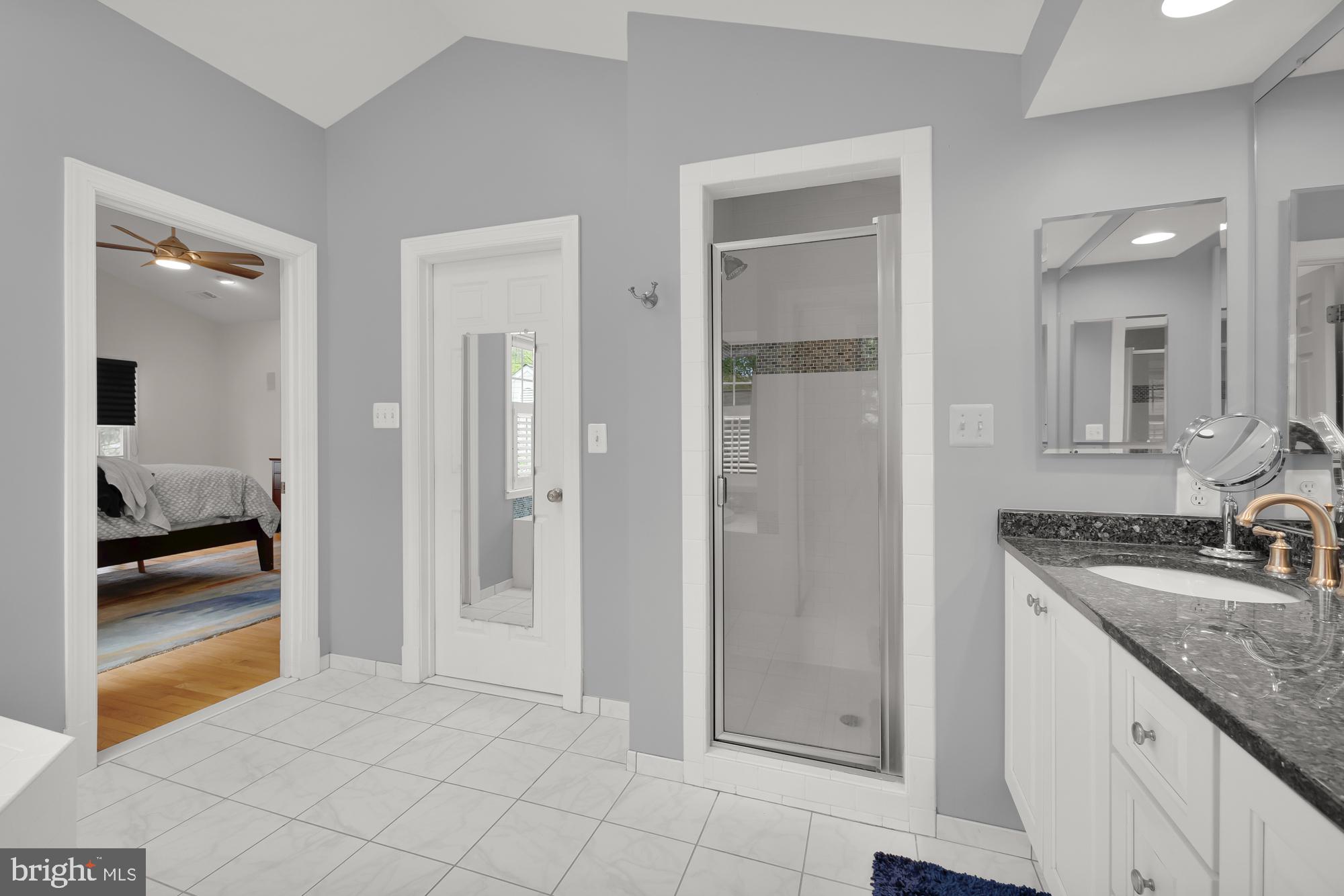 COUNTRY CLUB - Residential