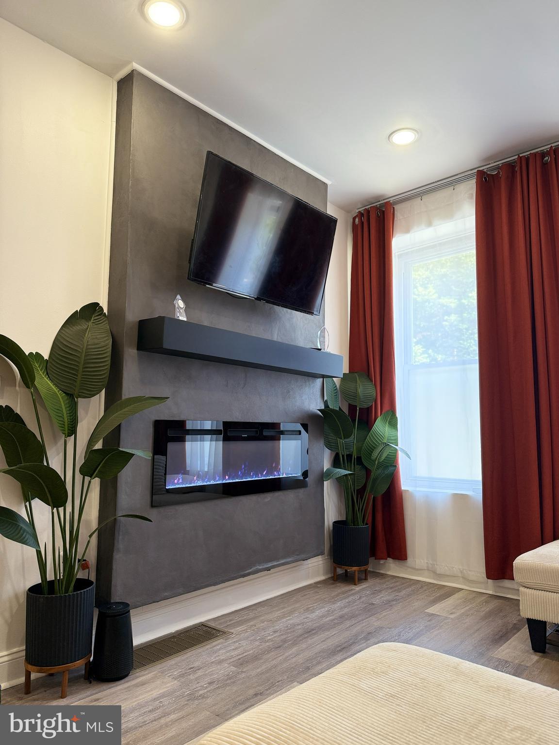 STRAWBERRY MANSION - Commercial Sale