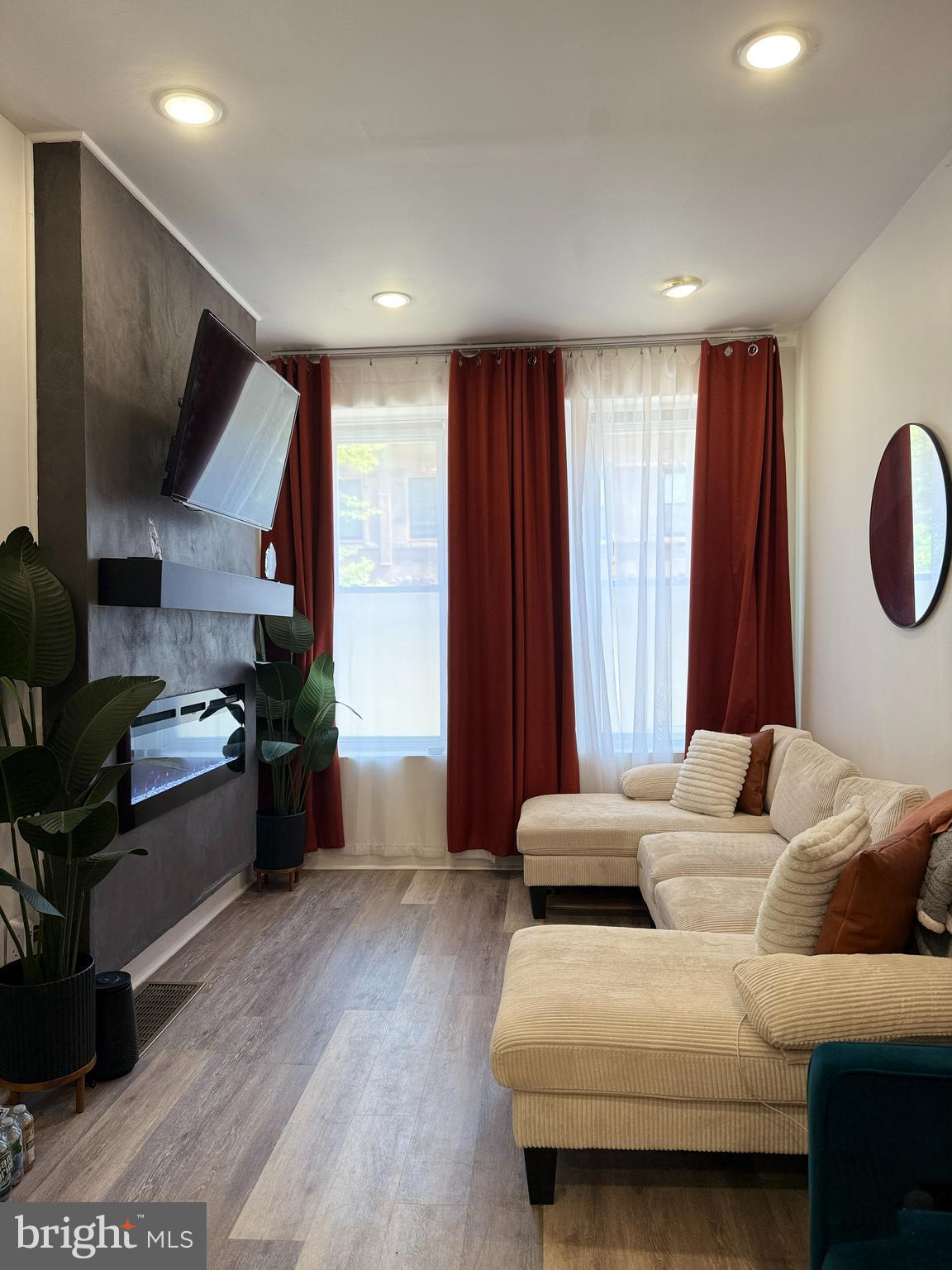 STRAWBERRY MANSION - Commercial Sale