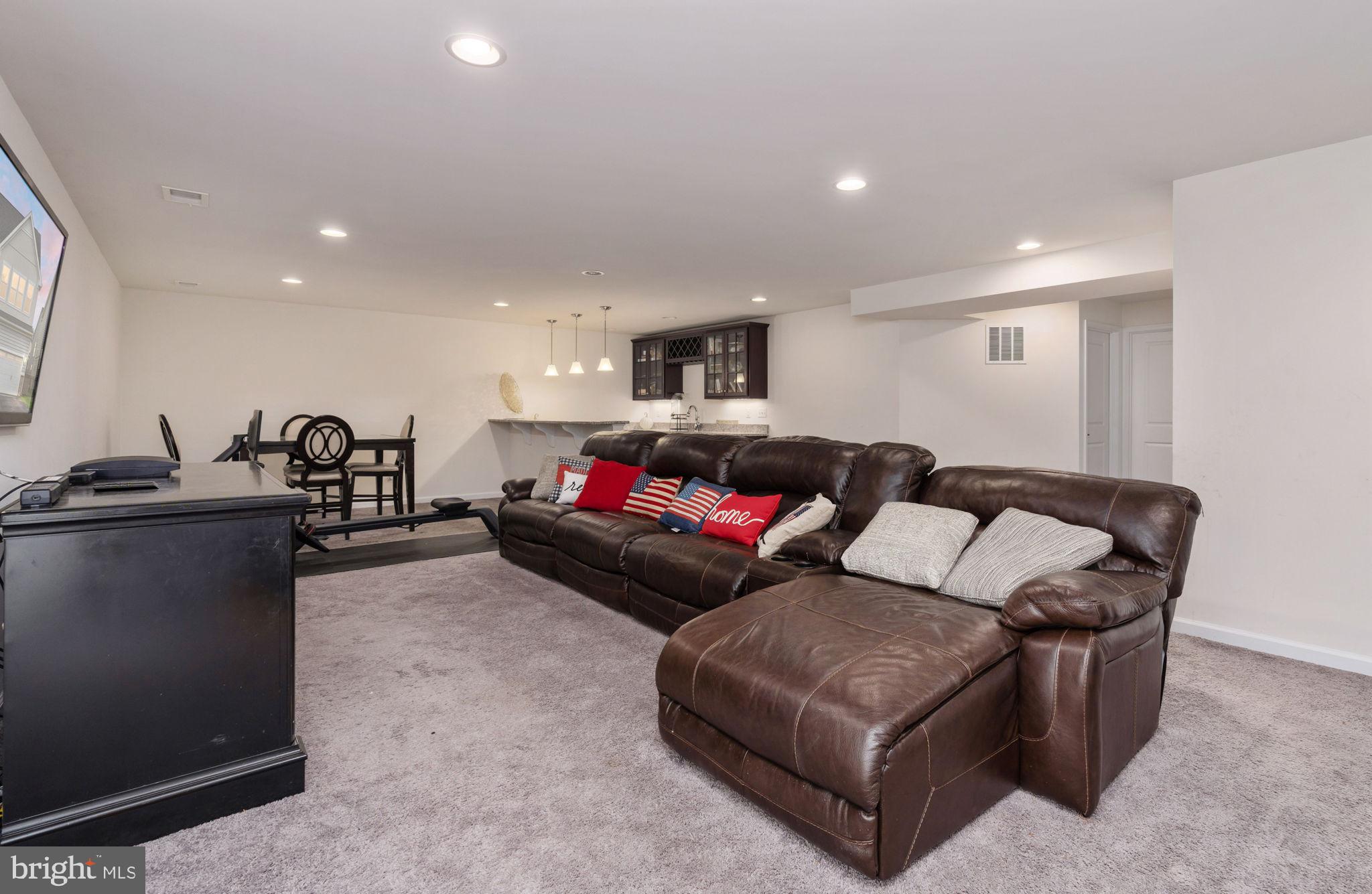 MAY'S QUARTER - Residential