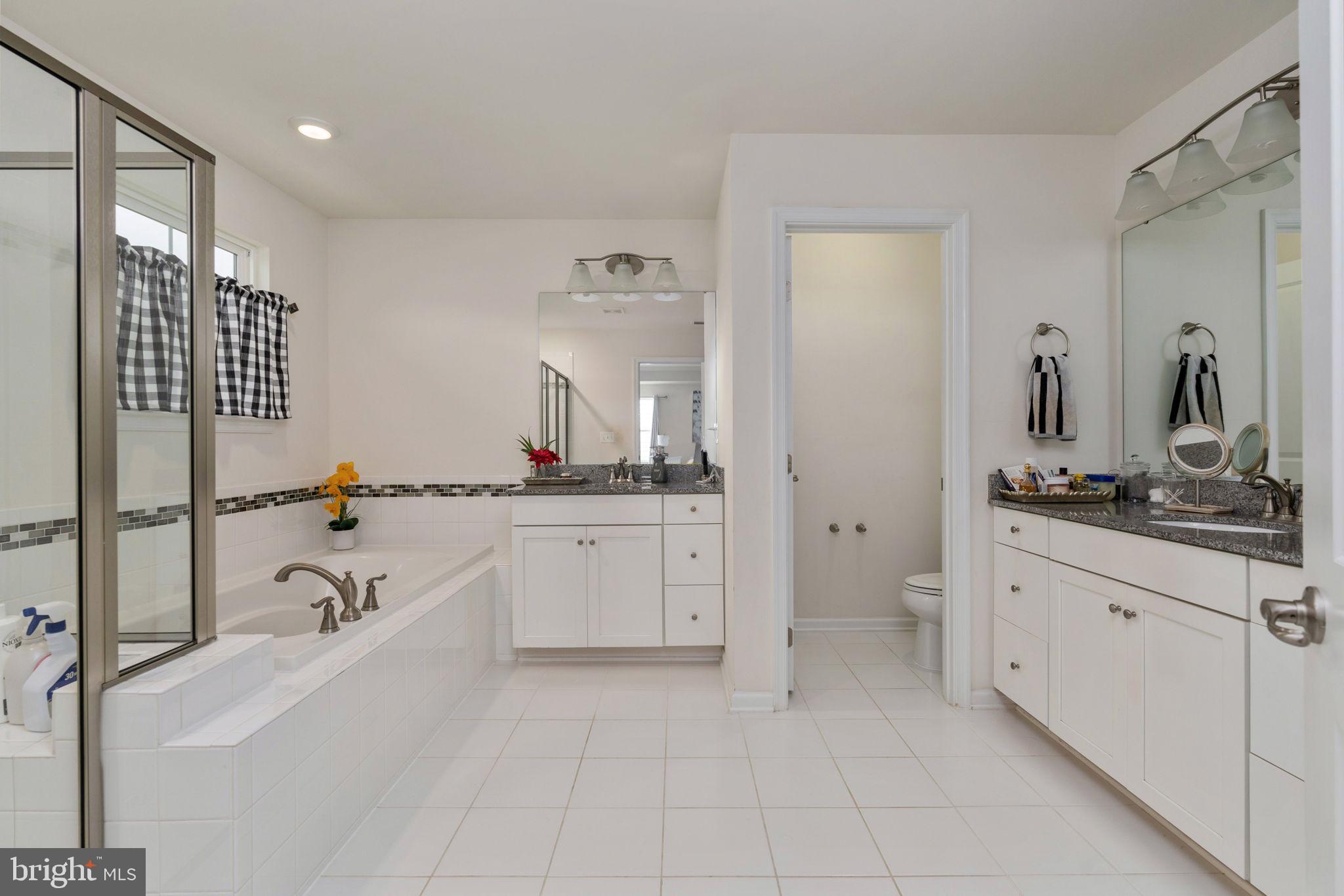 MAY'S QUARTER - Residential