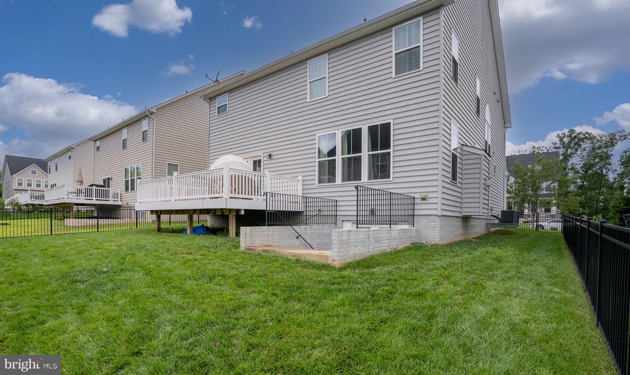 MAY'S QUARTER - Residential